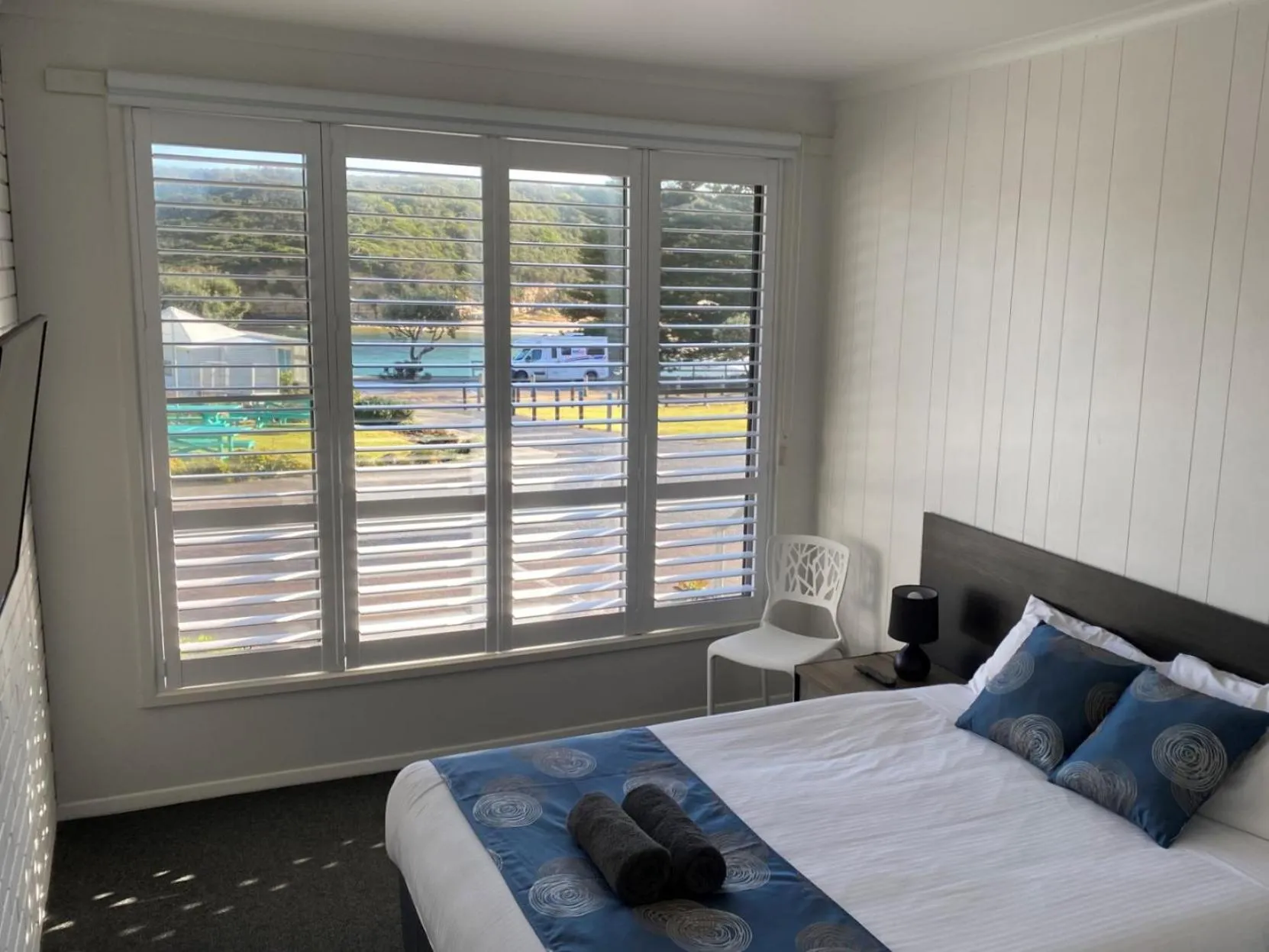 Bed in Southern Ocean Motor Inn