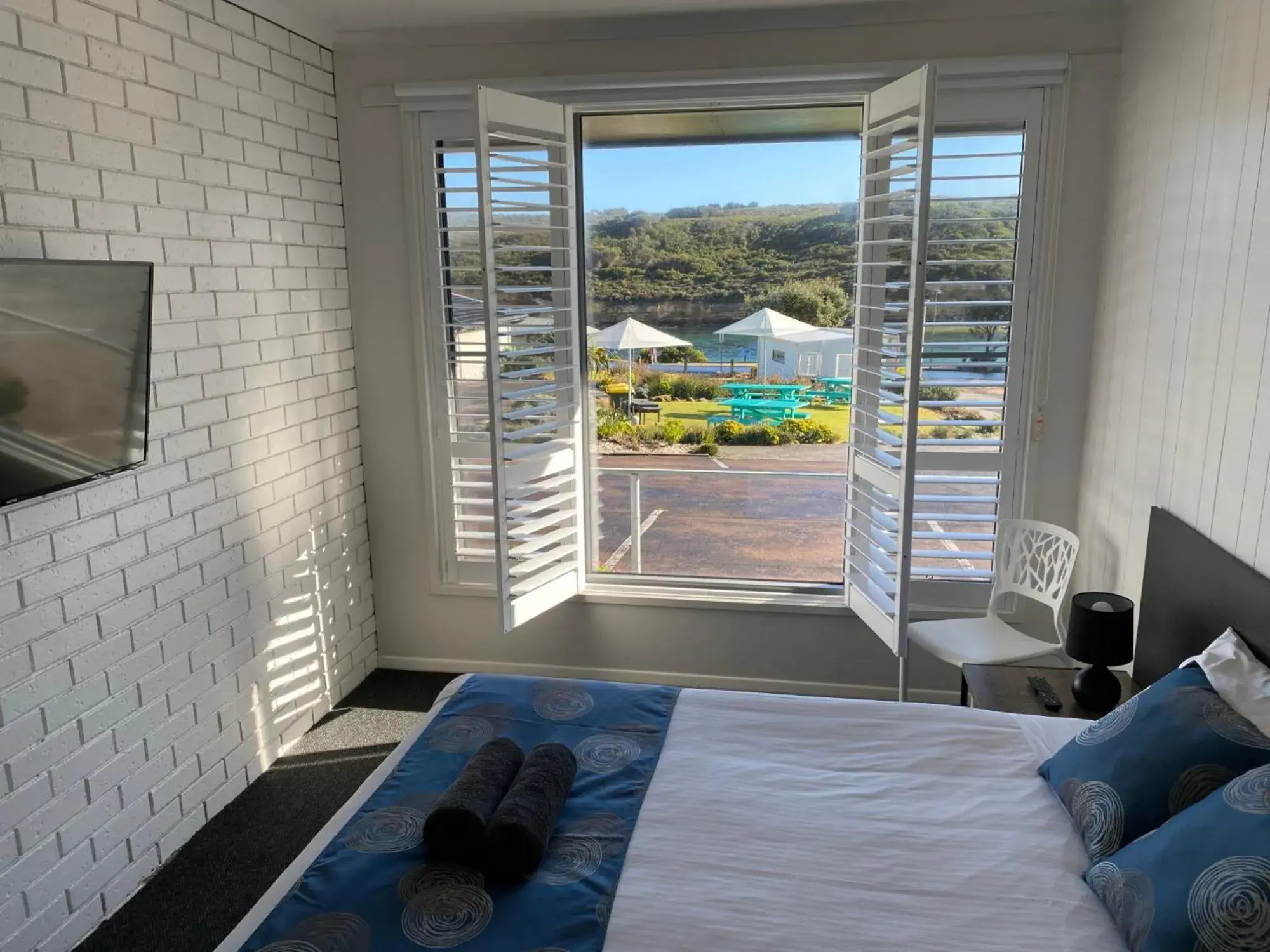 View (from property/room), Bed in Southern Ocean Motor Inn View (from property/room), Bed in Southern Ocean Motor Inn