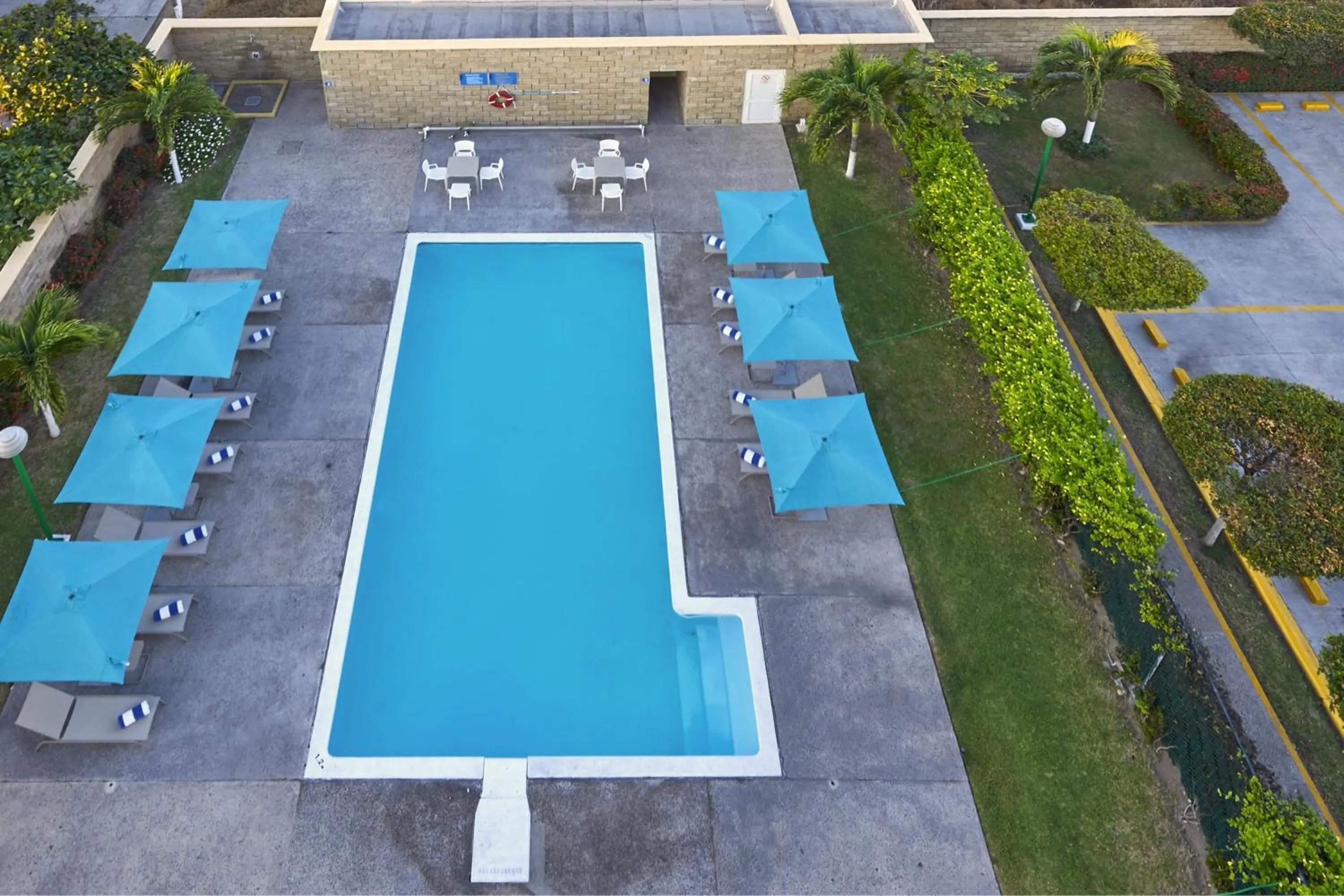 Swimming pool in City Express by Marriott Manzanillo