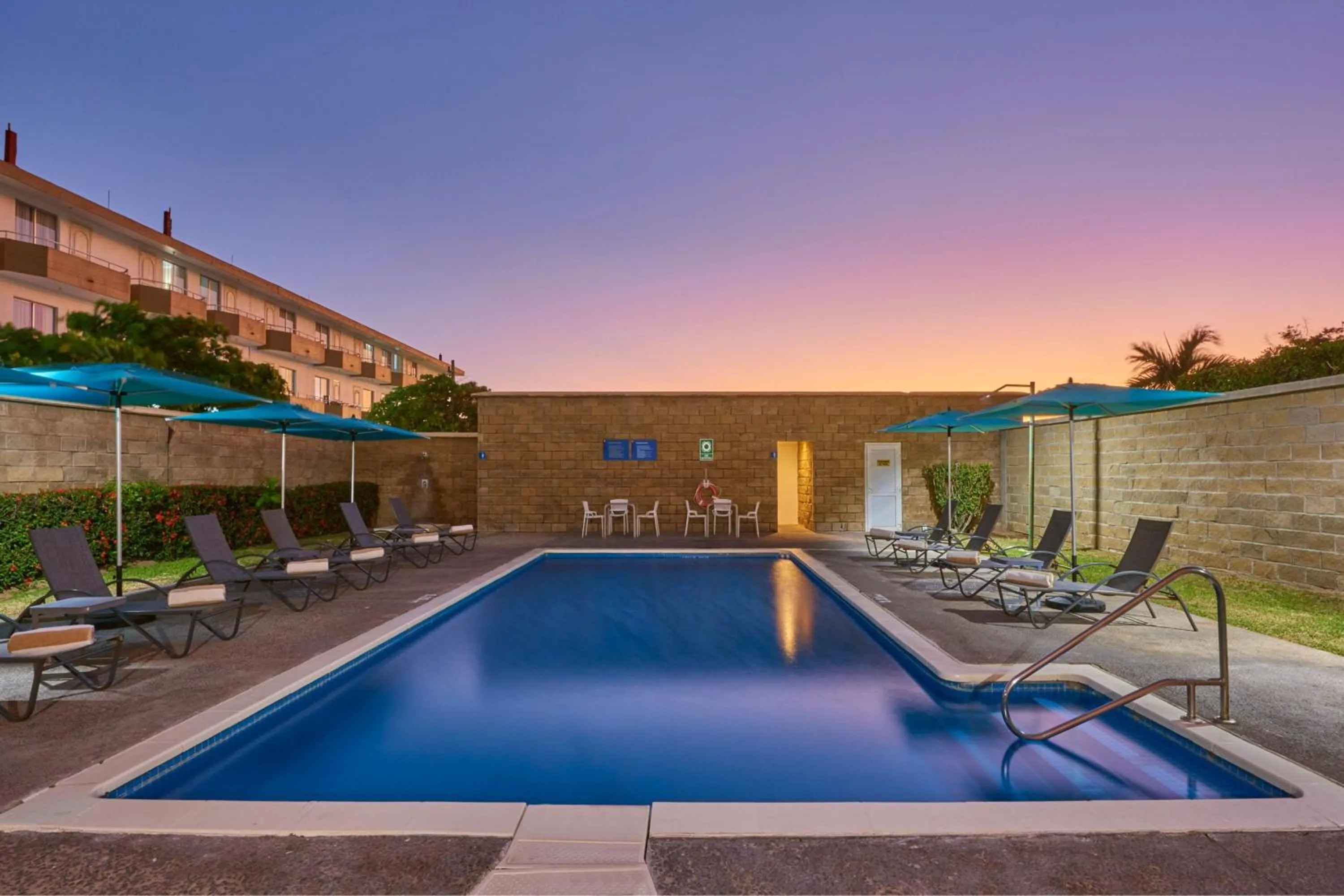 Swimming pool in City Express by Marriott Manzanillo