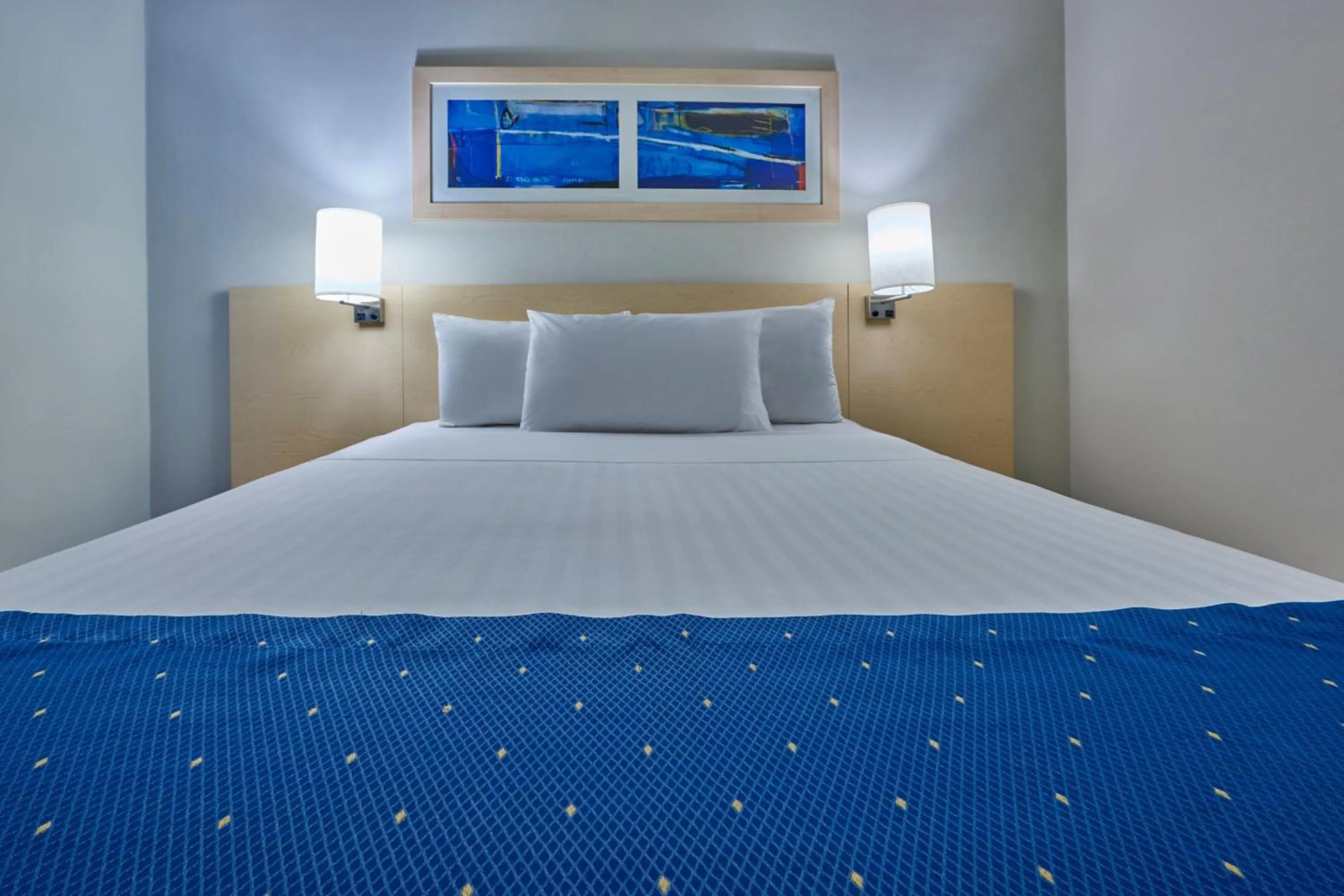 Photo of the whole room, Bed in City Express by Marriott Manzanillo