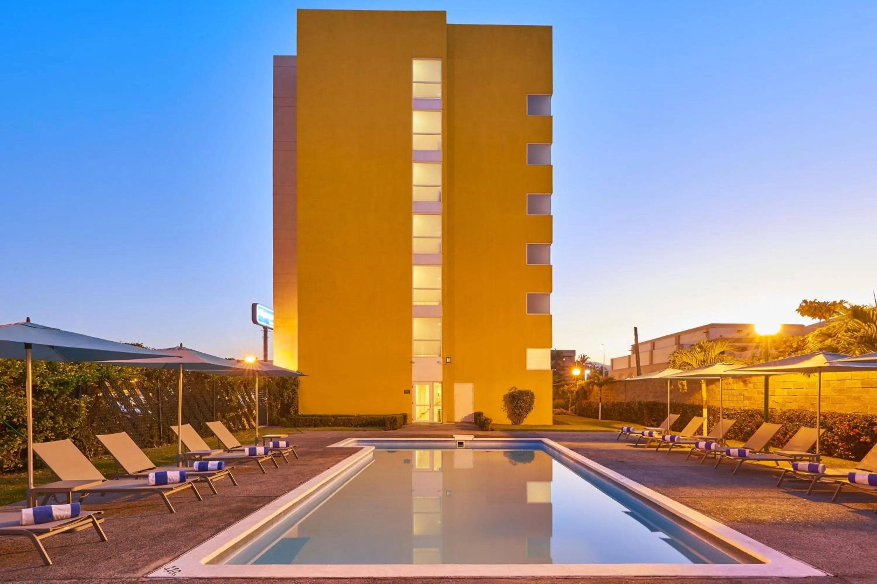 Swimming pool in City Express by Marriott Manzanillo