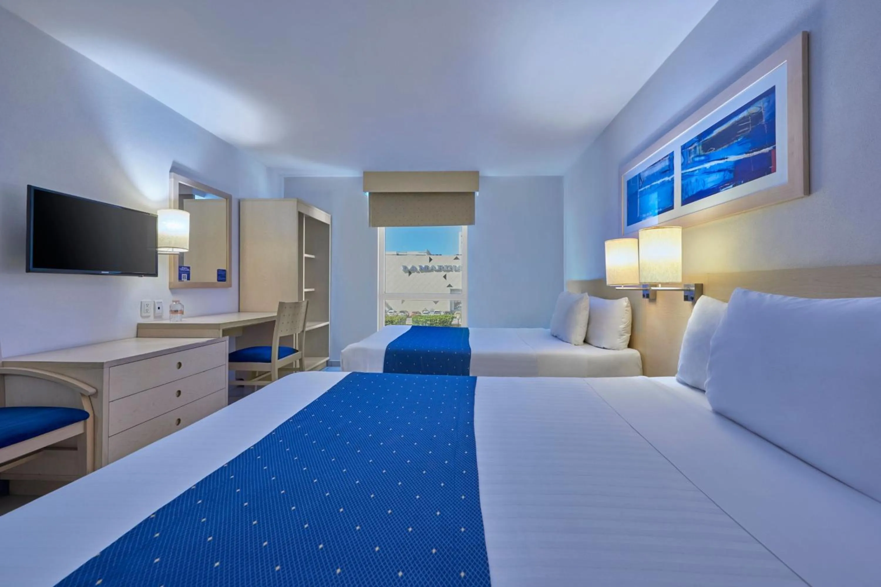 Photo of the whole room, Bed in City Express by Marriott Manzanillo