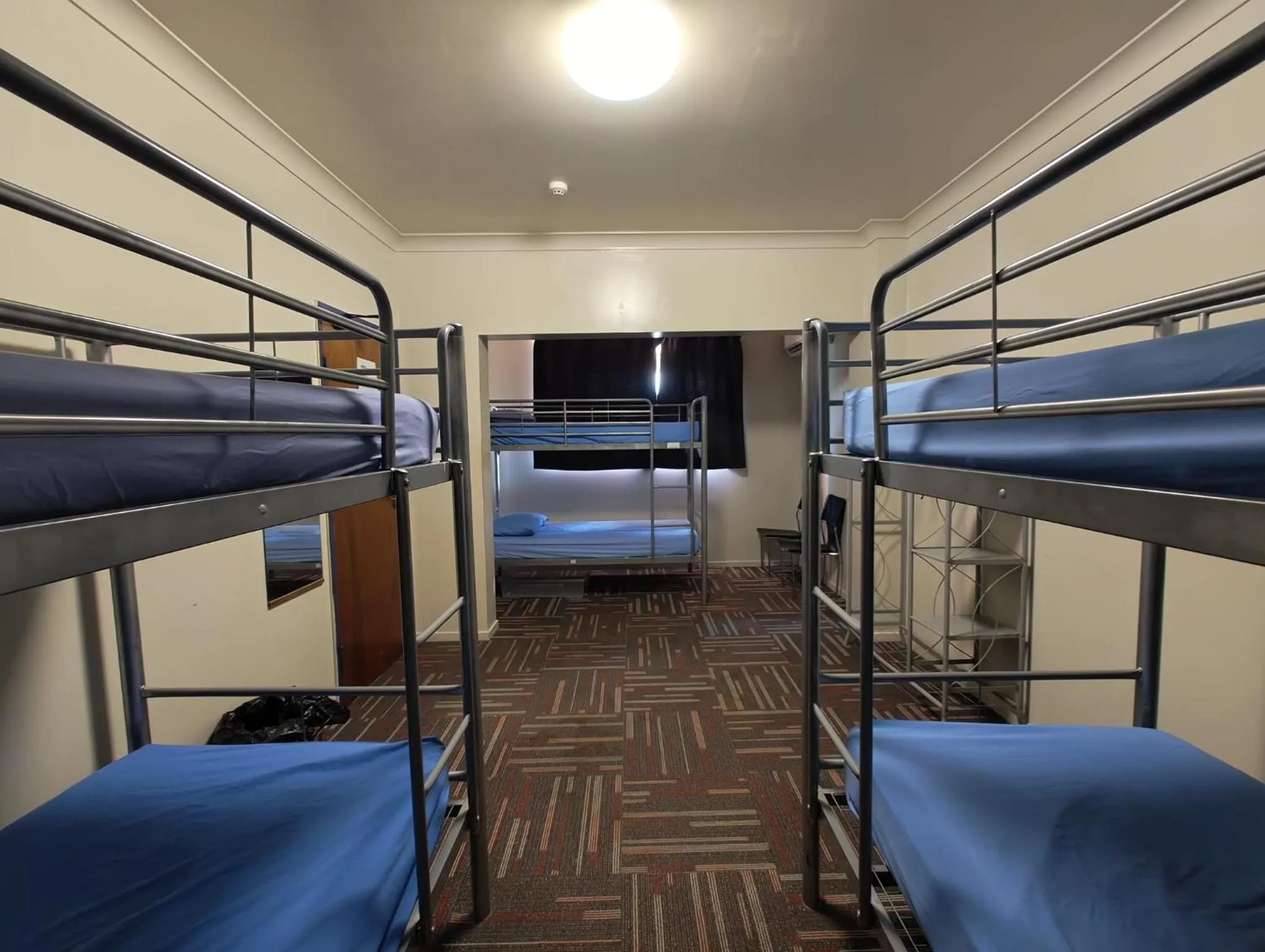 Bed in City Backpackers HQ