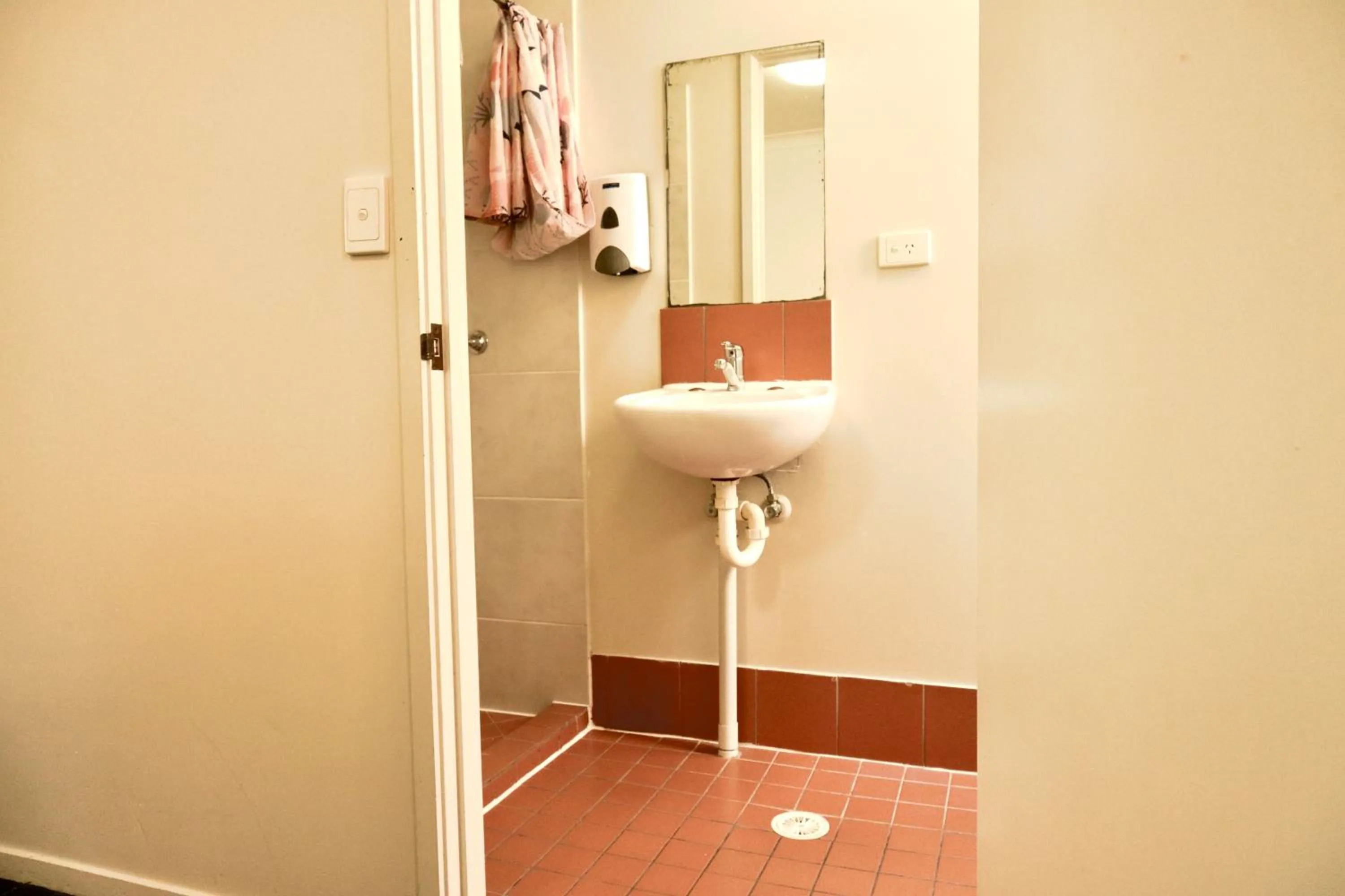 Bathroom in City Backpackers HQ