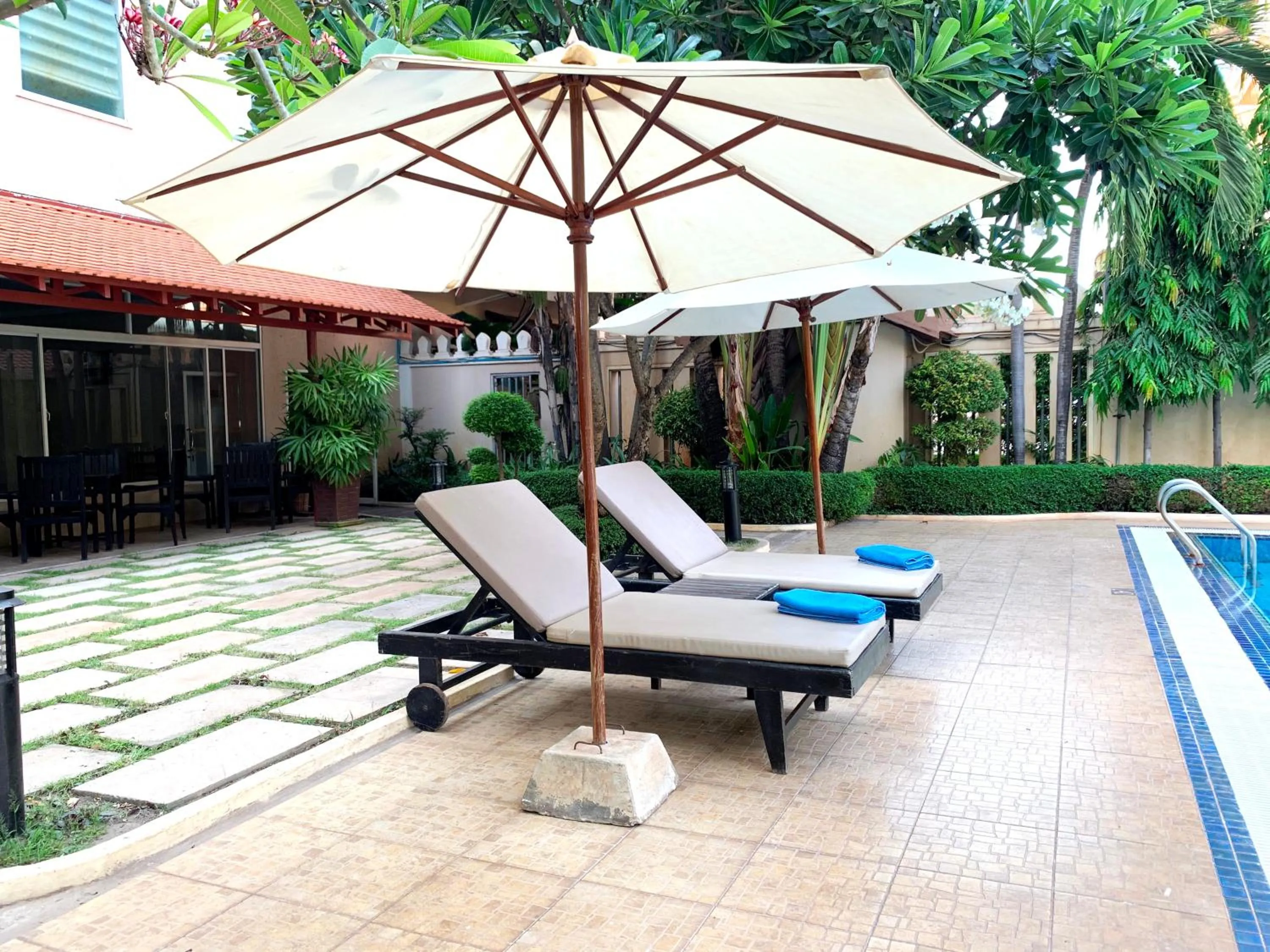 Swimming pool in Starry Angkor Hotel