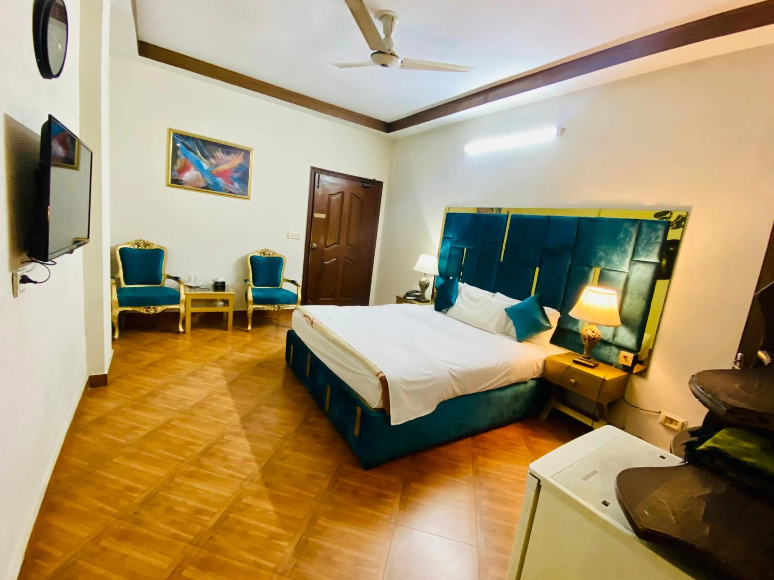 Bed in Fiesta Inn Hotel & Resorts Multan