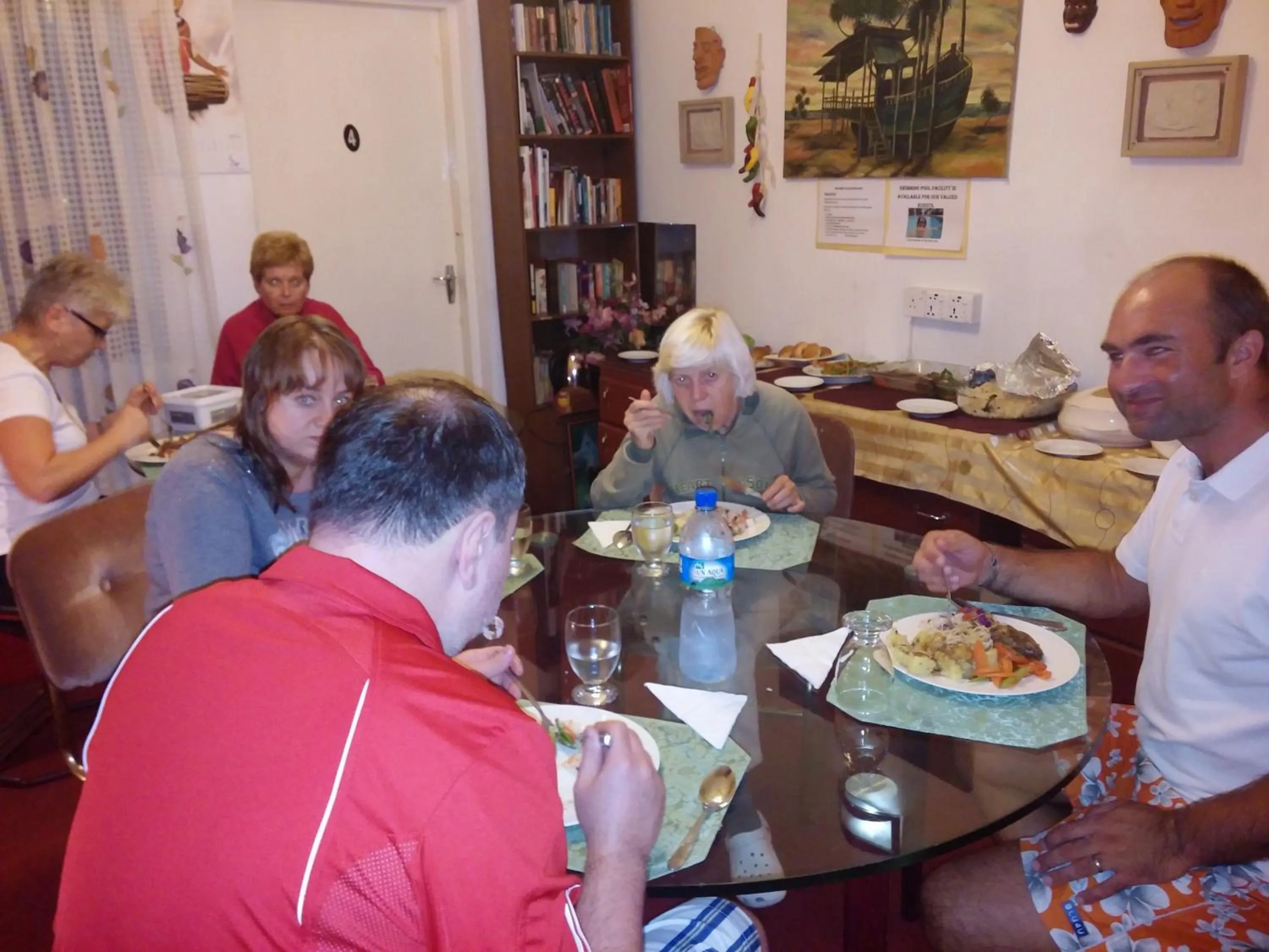 Restaurant/places to eat in Days Inn