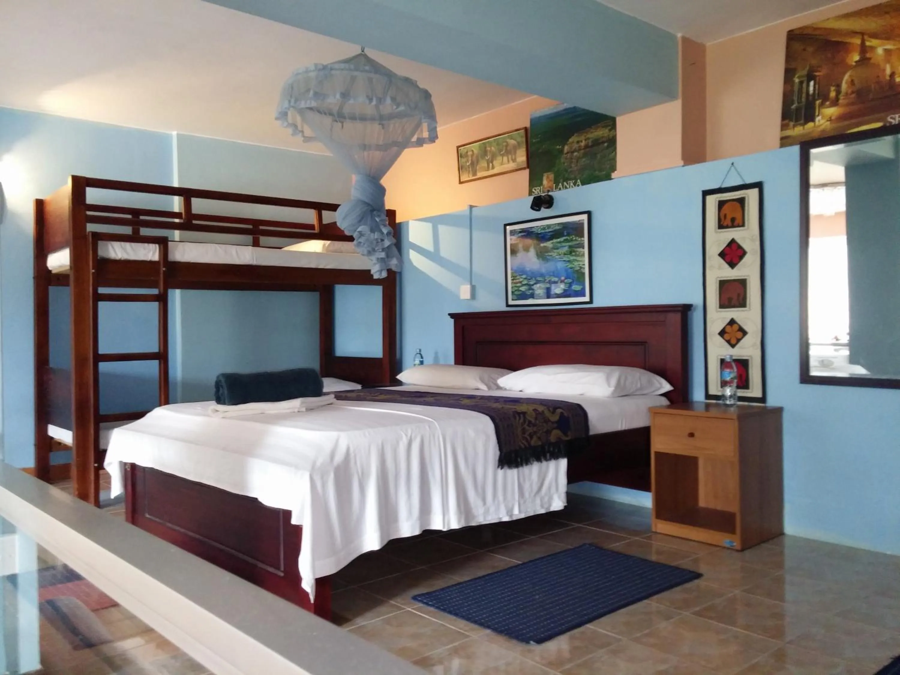 Photo of the whole room, Bed in Days Inn