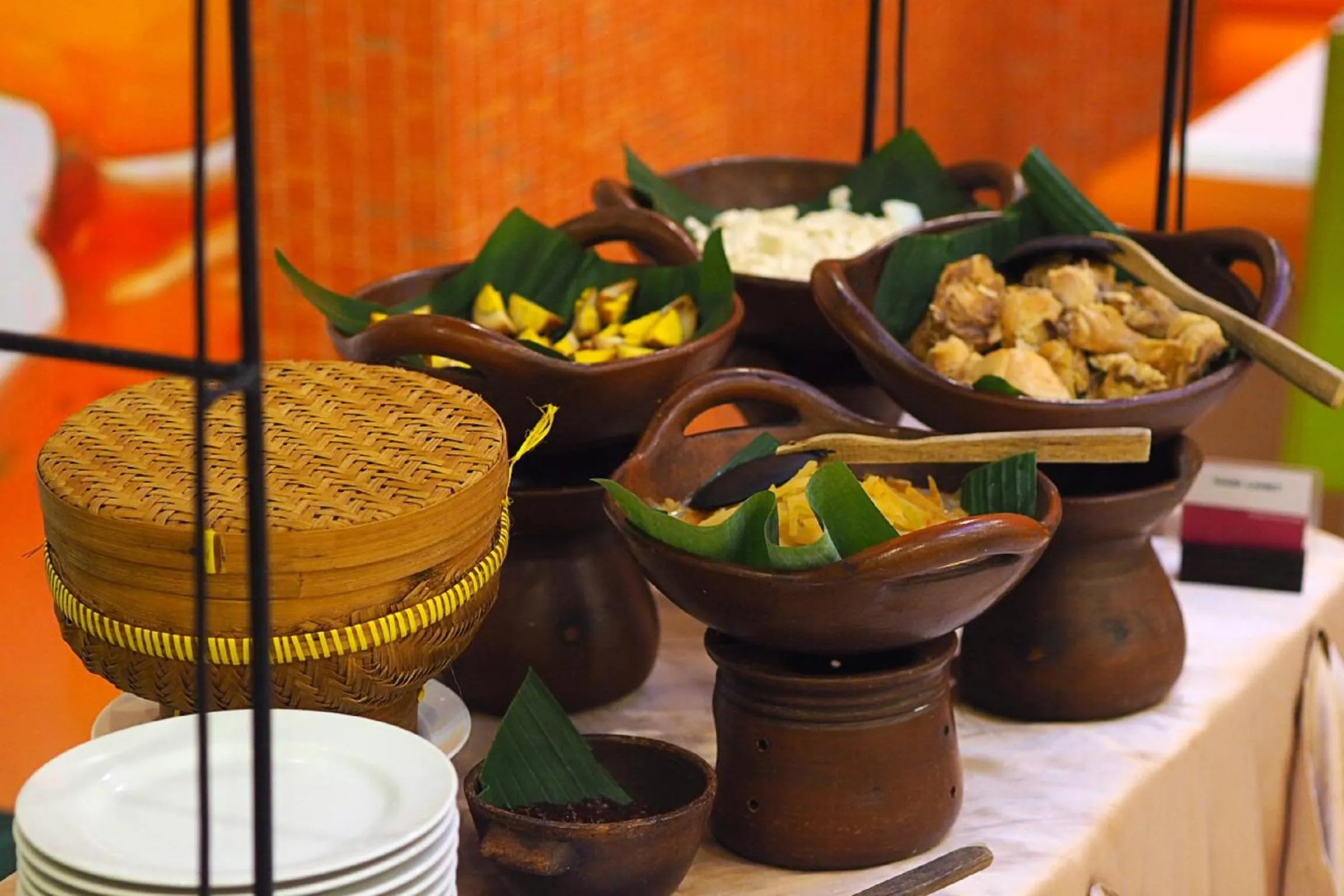 Restaurant/places to eat in favehotel Manahan - Solo