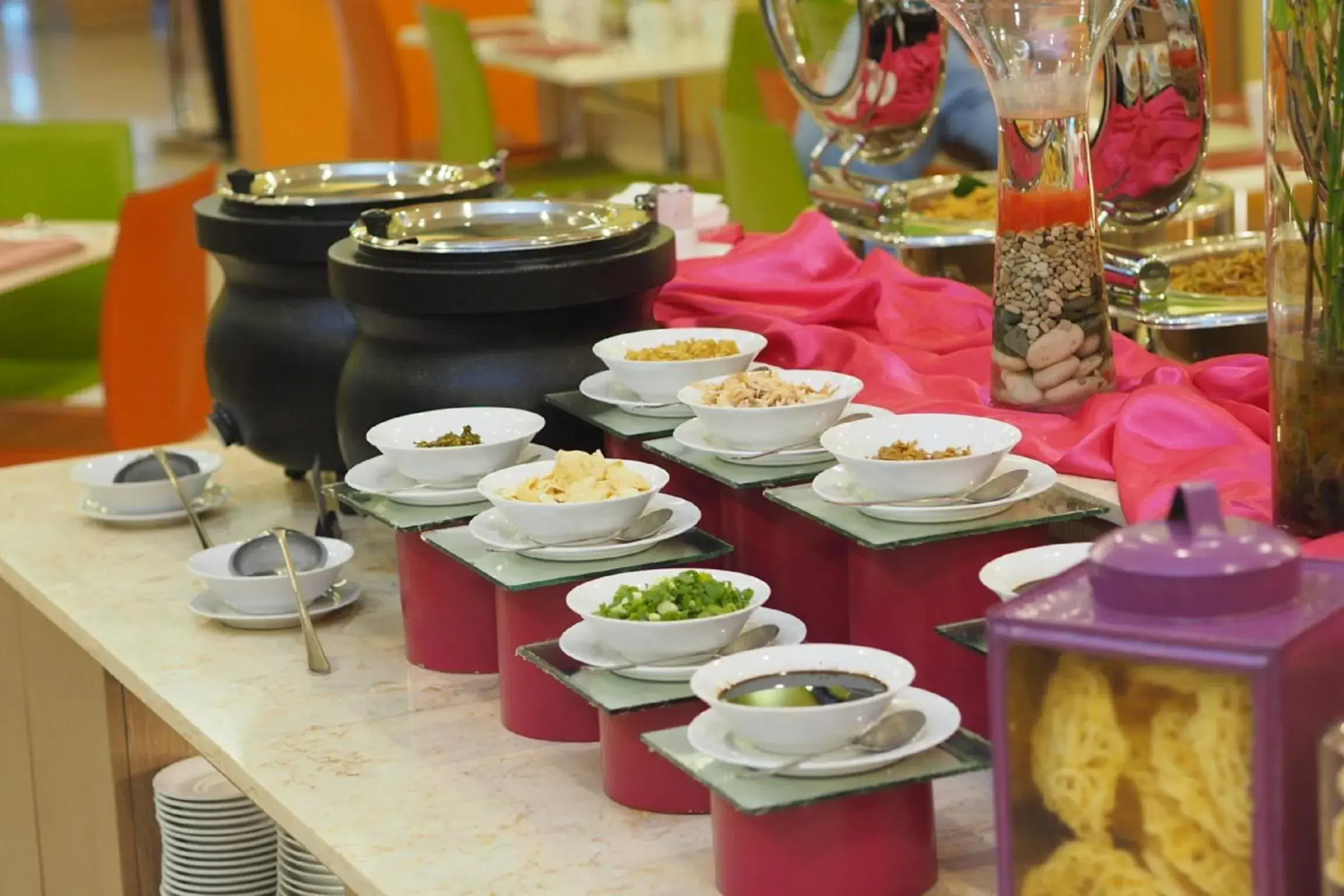 Restaurant/places to eat in favehotel Manahan - Solo Restaurant/places to eat in favehotel Manahan - Solo