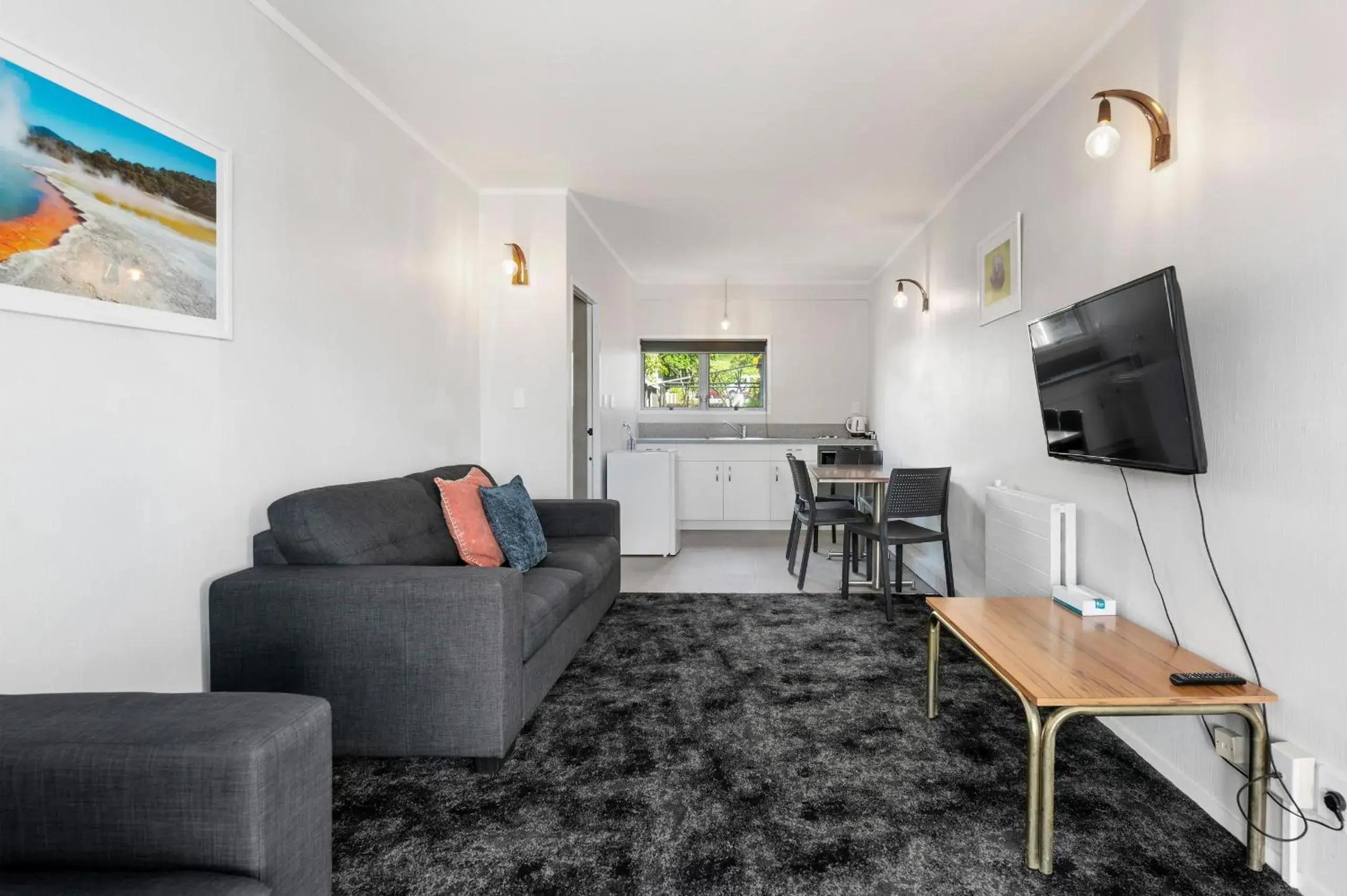 Communal lounge/ TV room, Seating Area in Lake Lodge Motel Rotorua