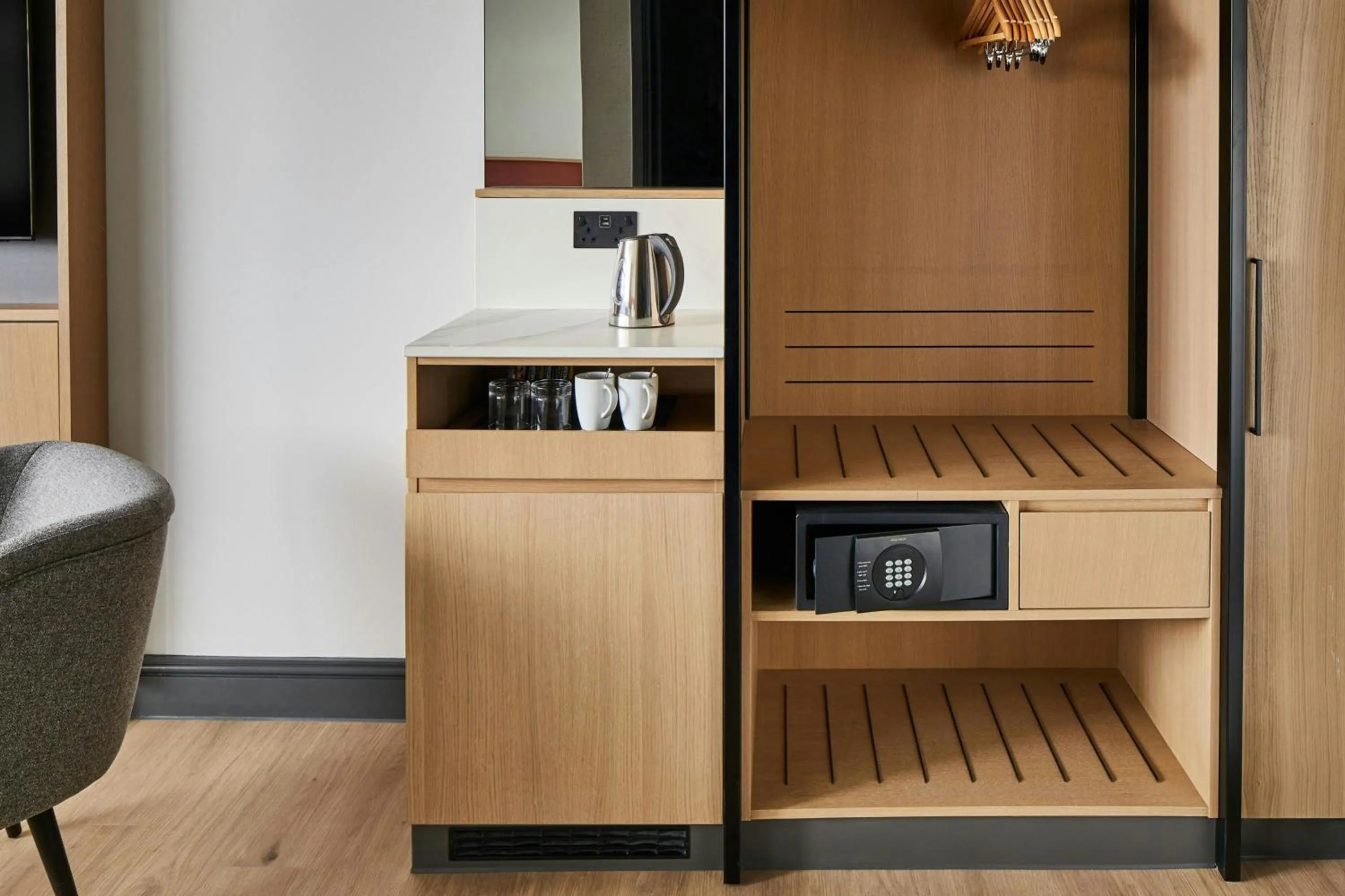 Photo of the whole room in Manchester Marriott Hotel Piccadilly