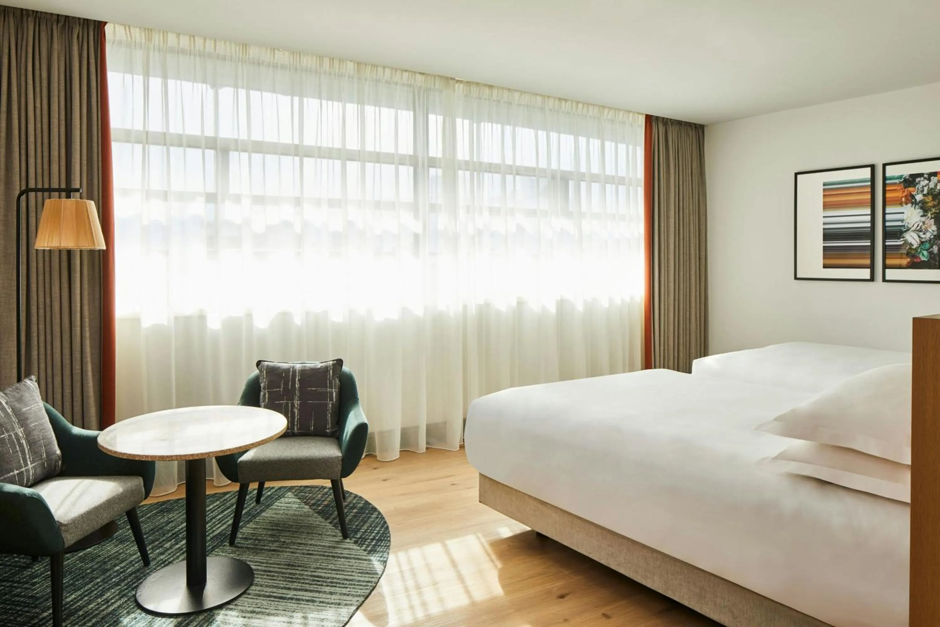 Photo of the whole room, Bed in Manchester Marriott Hotel Piccadilly