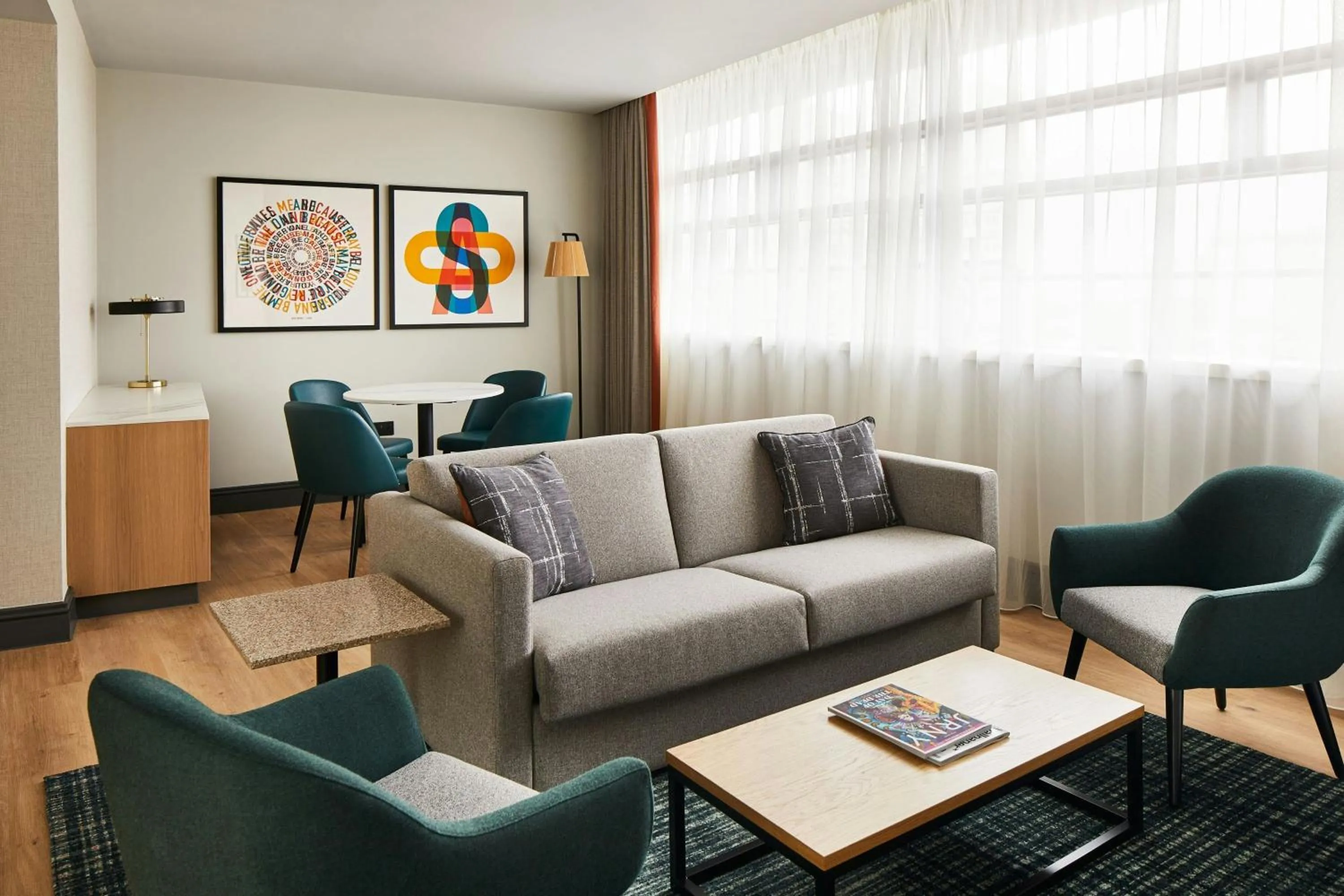 Living room in Manchester Marriott Hotel Piccadilly