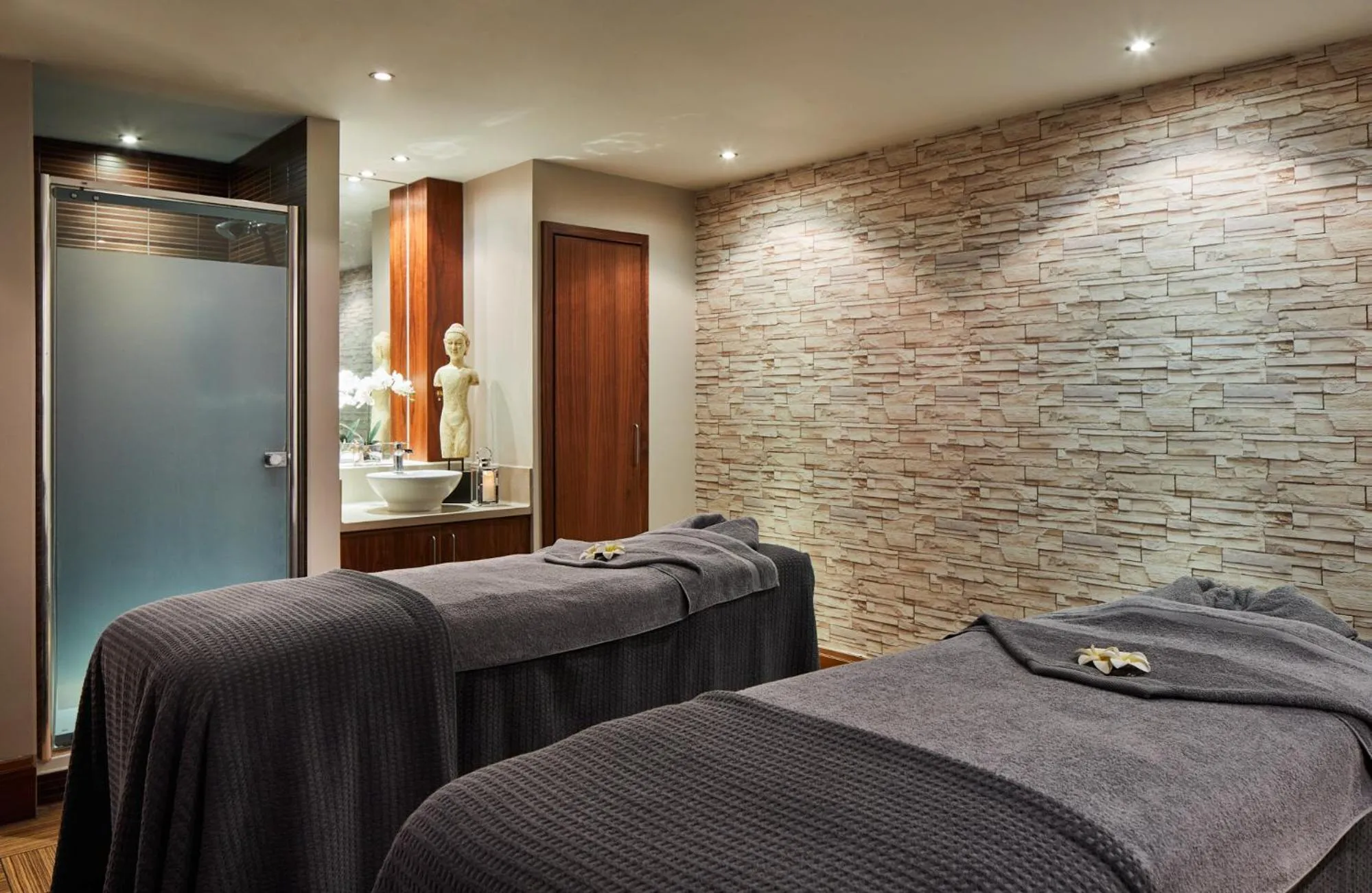 Massage, Bed in Manchester Marriott Hotel Piccadilly
