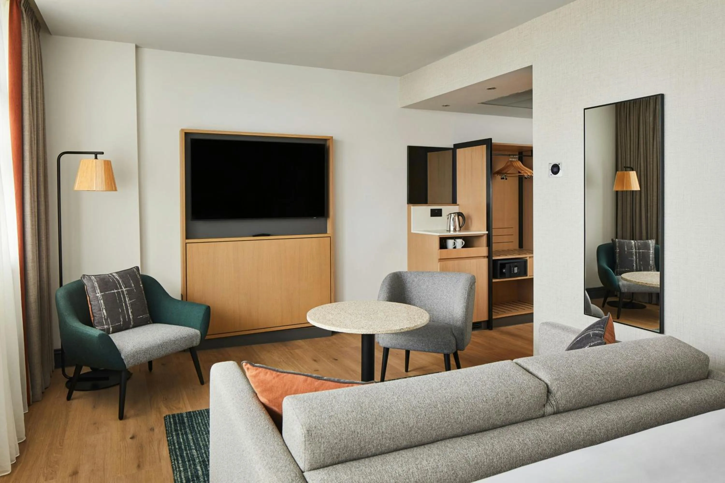 Living room, Bed in Manchester Marriott Hotel Piccadilly