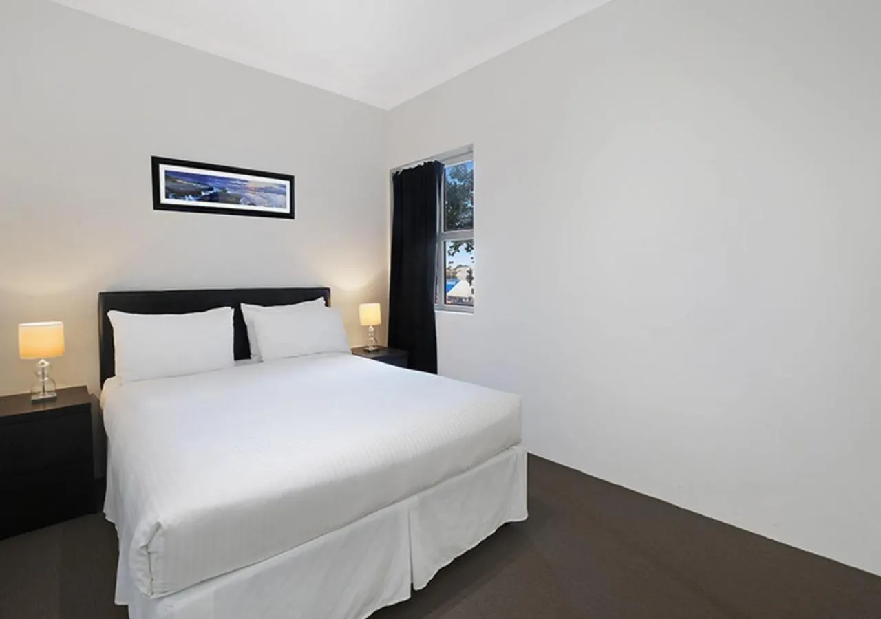 Bedroom, Bed in Sydney Airport Suites