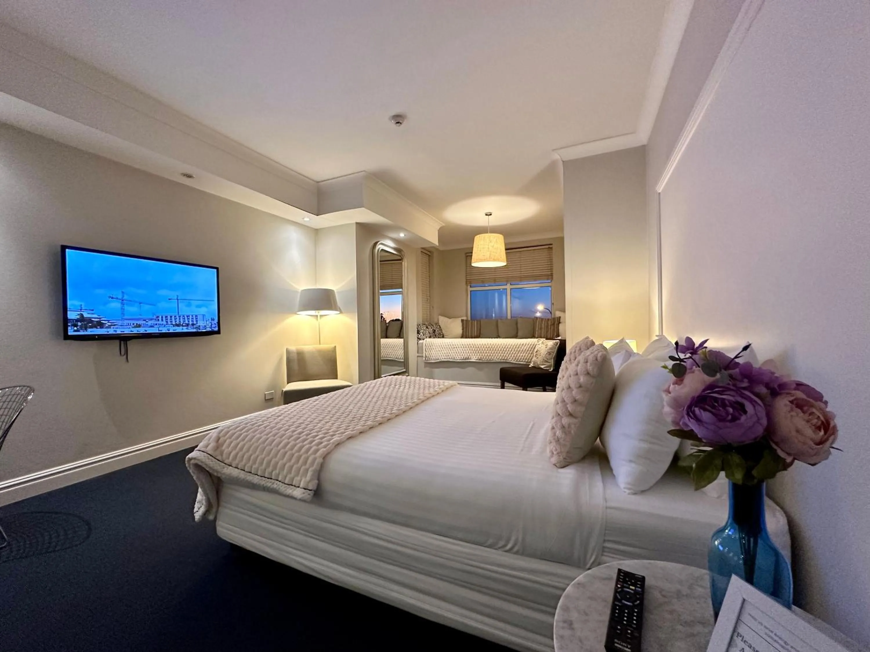 Bed in Sydney Airport Suites