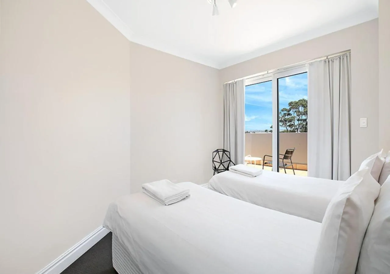 Bedroom, Bed in Sydney Airport Suites
