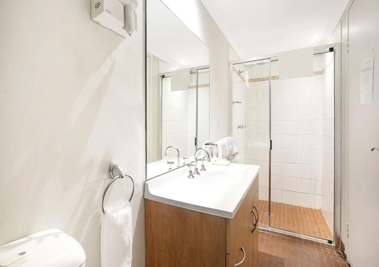 Bathroom in Sydney Airport Suites