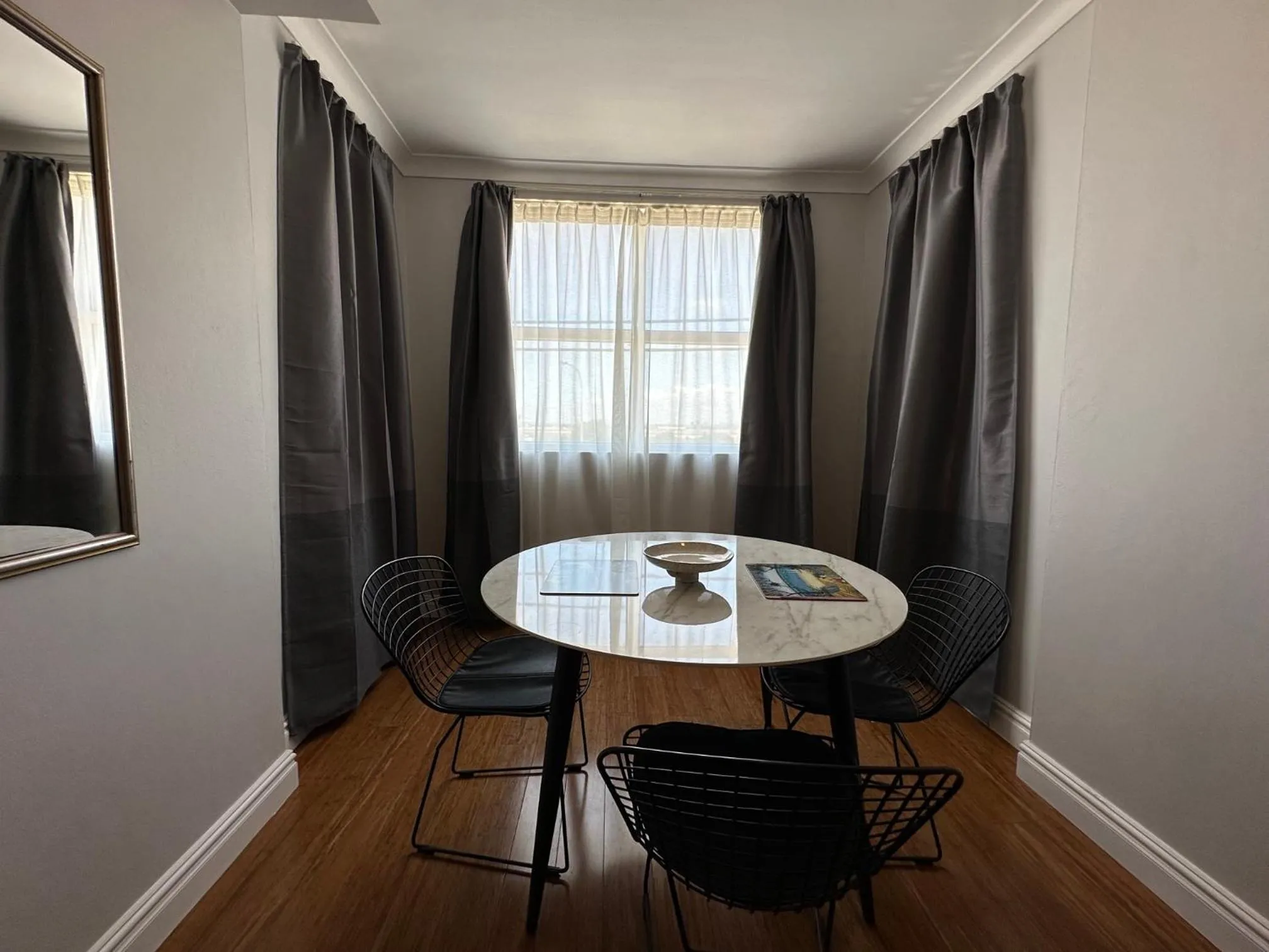 Living room in Sydney Airport Suites