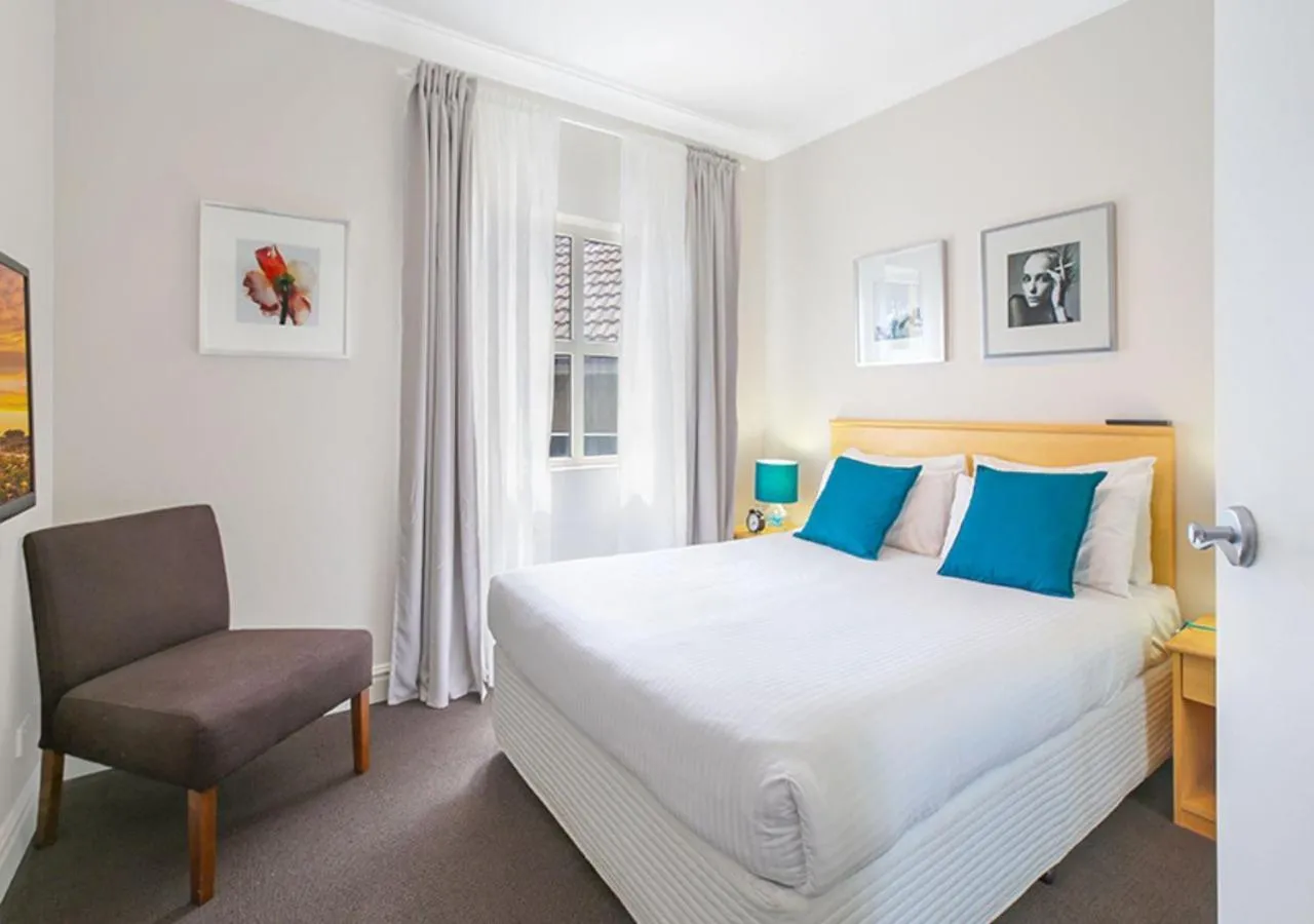 Bedroom, Bed in Sydney Airport Suites