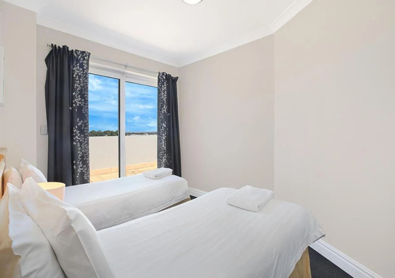 Bedroom, Bed in Sydney Airport Suites