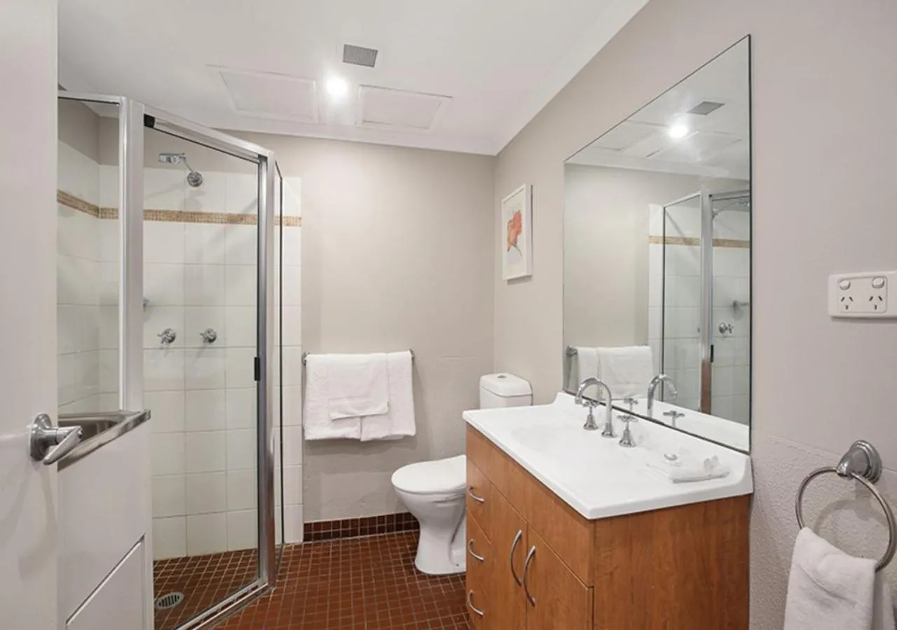 Bathroom in Sydney Airport Suites