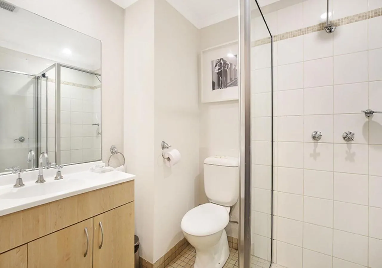 Toilet in Sydney Airport Suites
