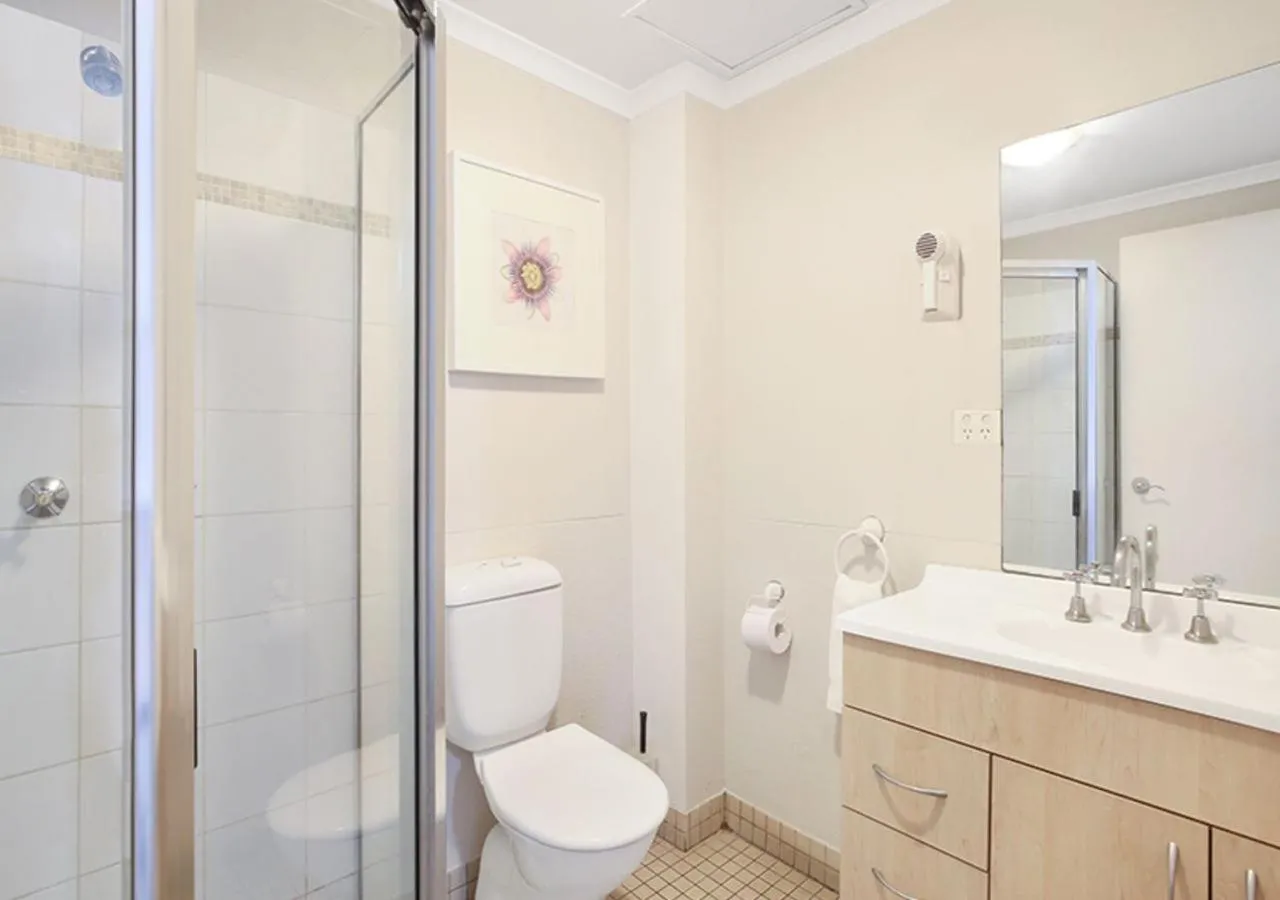 Toilet in Sydney Airport Suites