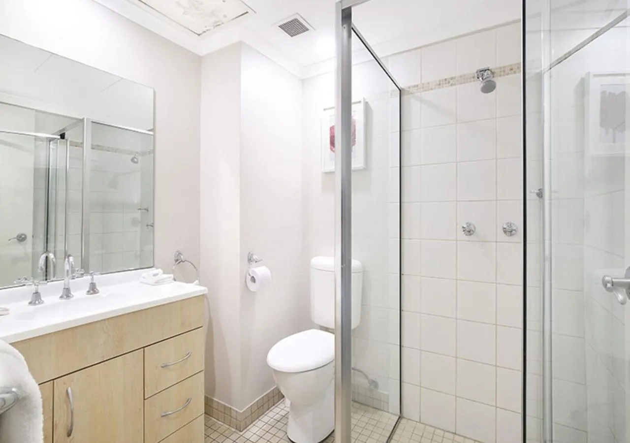 Bathroom in Sydney Airport Suites