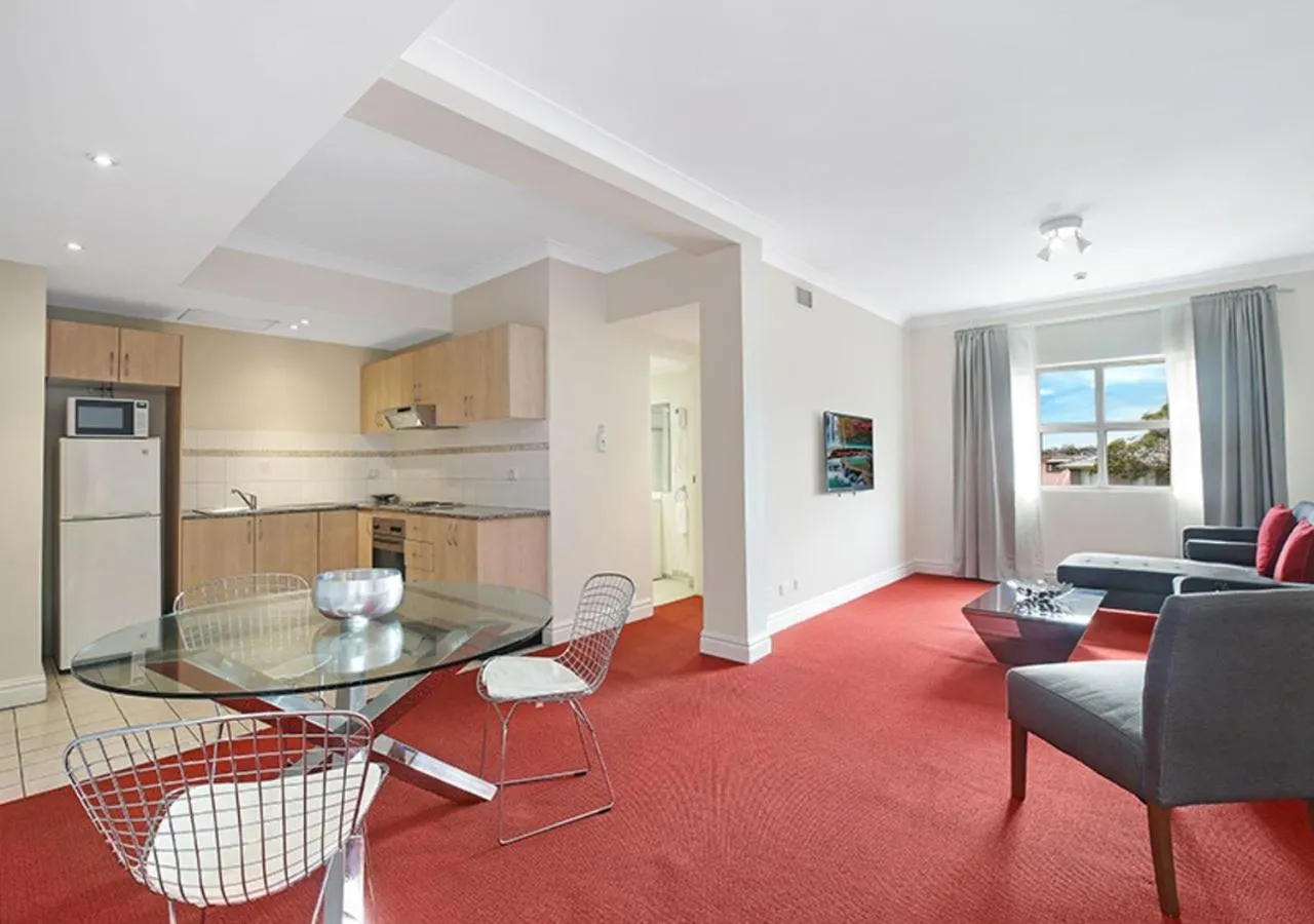 Photo of the whole room in Sydney Airport Suites