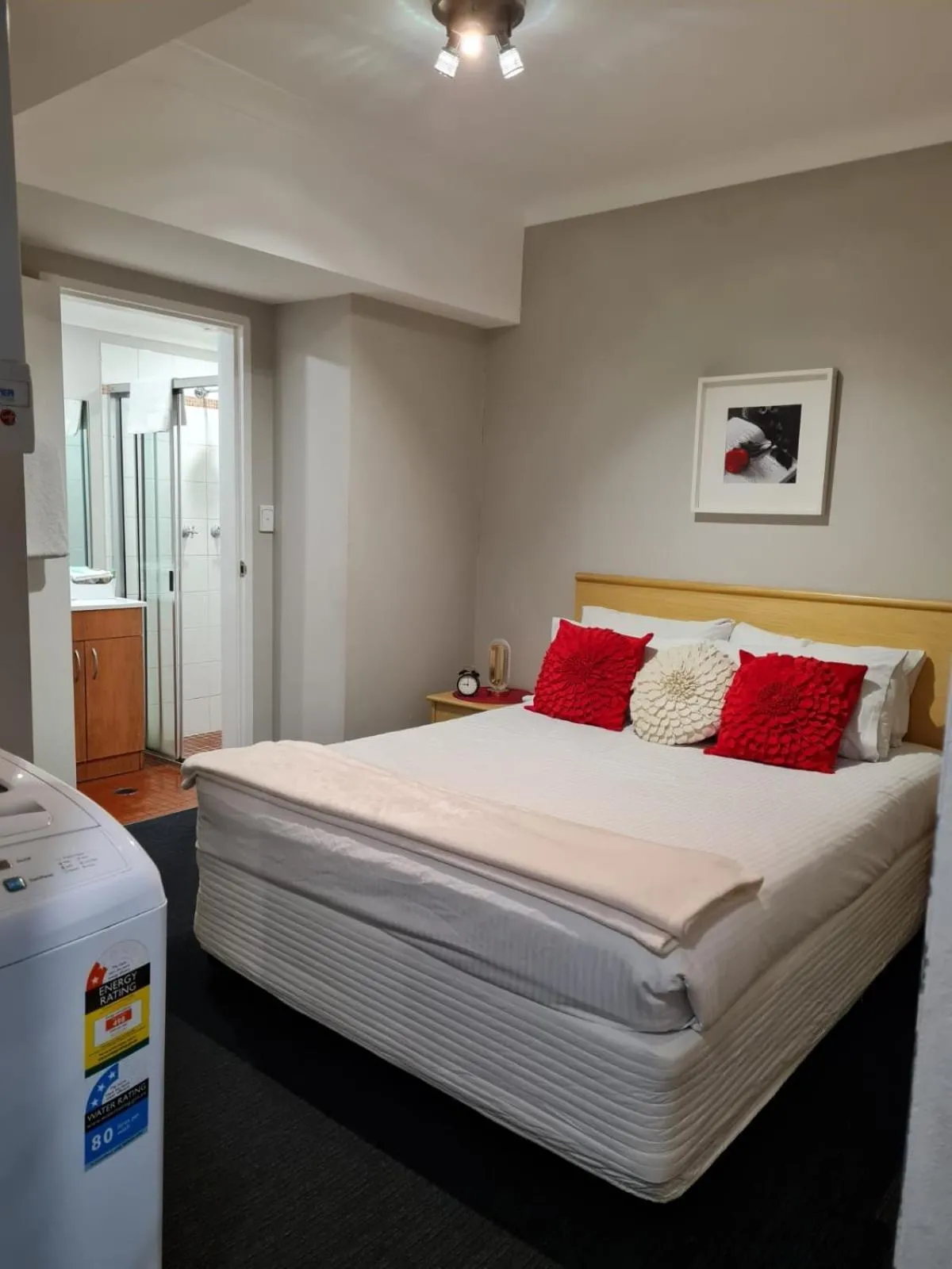 Bedroom, Bed in Sydney Airport Suites