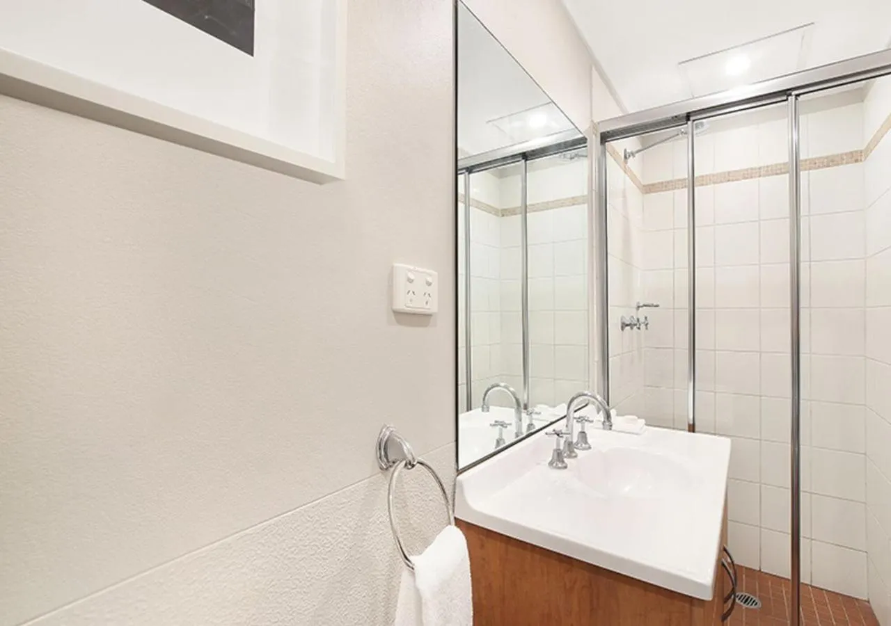Bathroom in Sydney Airport Suites