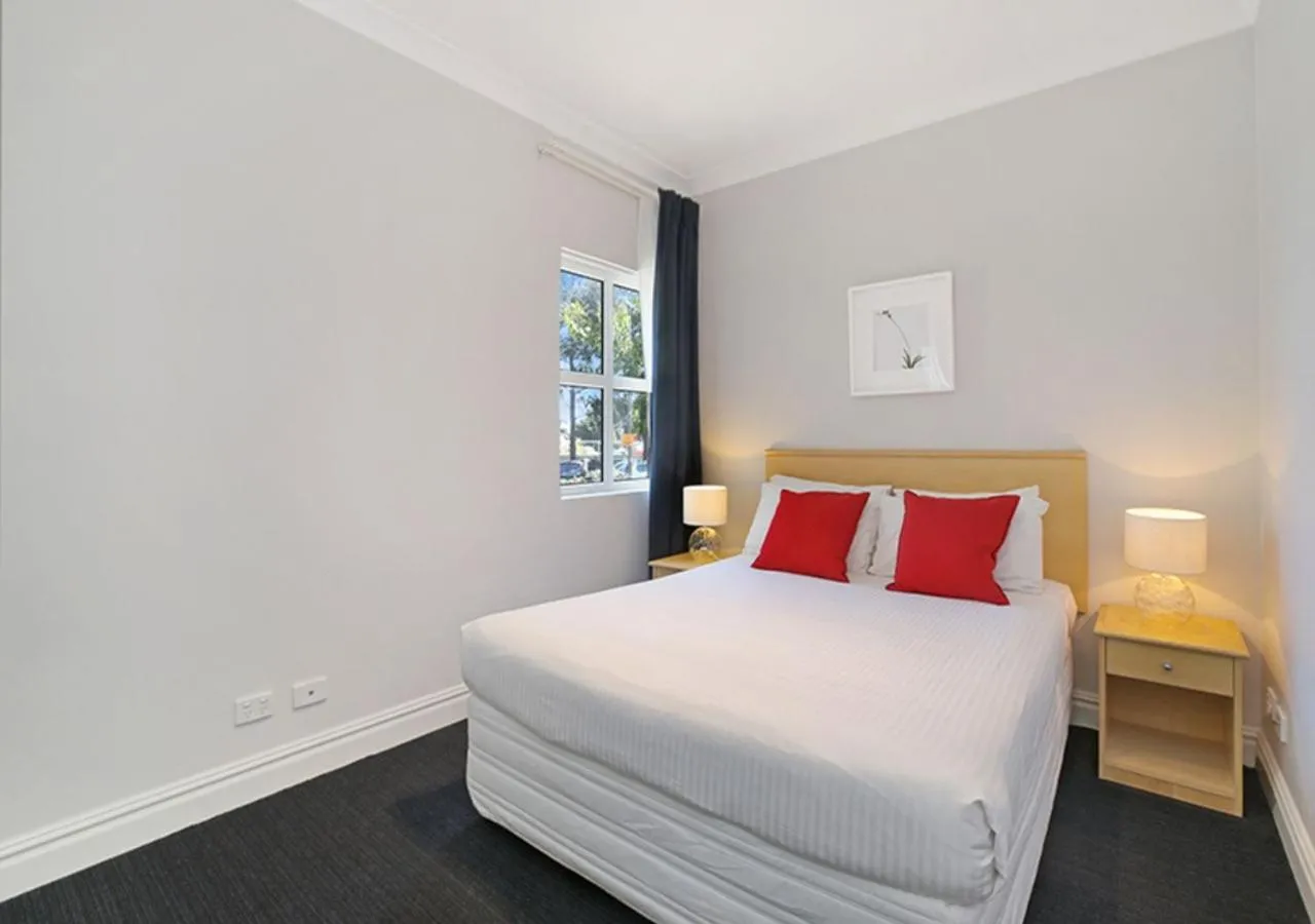 Bedroom, Bed in Sydney Airport Suites