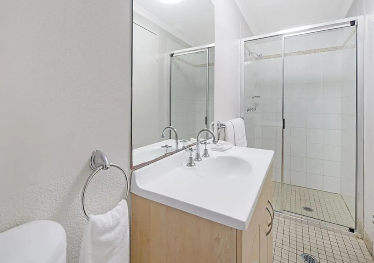 Bathroom in Sydney Airport Suites