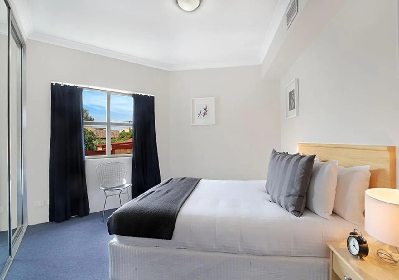 Bedroom, Bed in Sydney Airport Suites