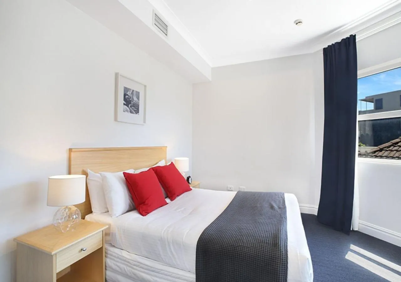 Bedroom, Bed in Sydney Airport Suites