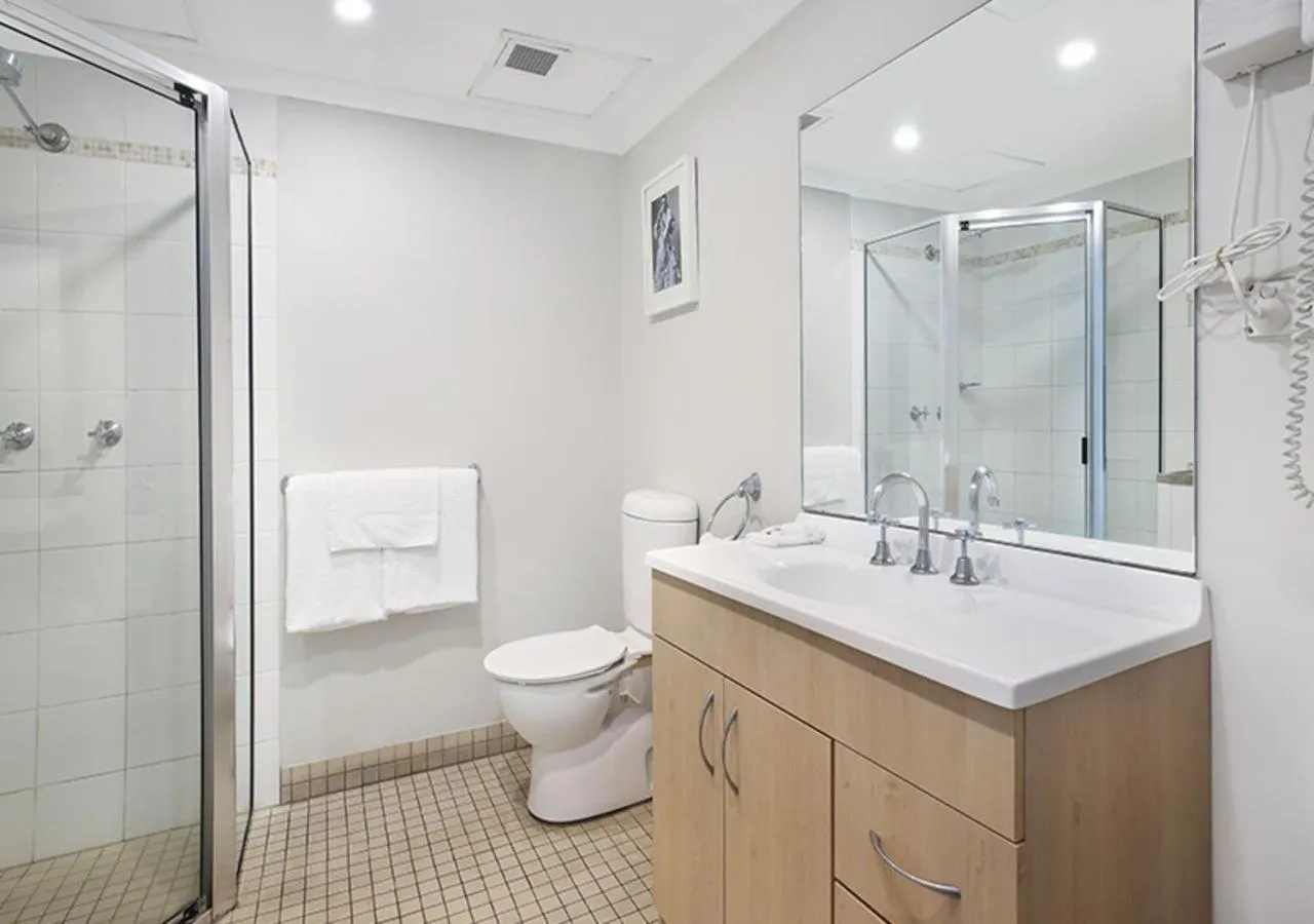 Bathroom in Sydney Airport Suites