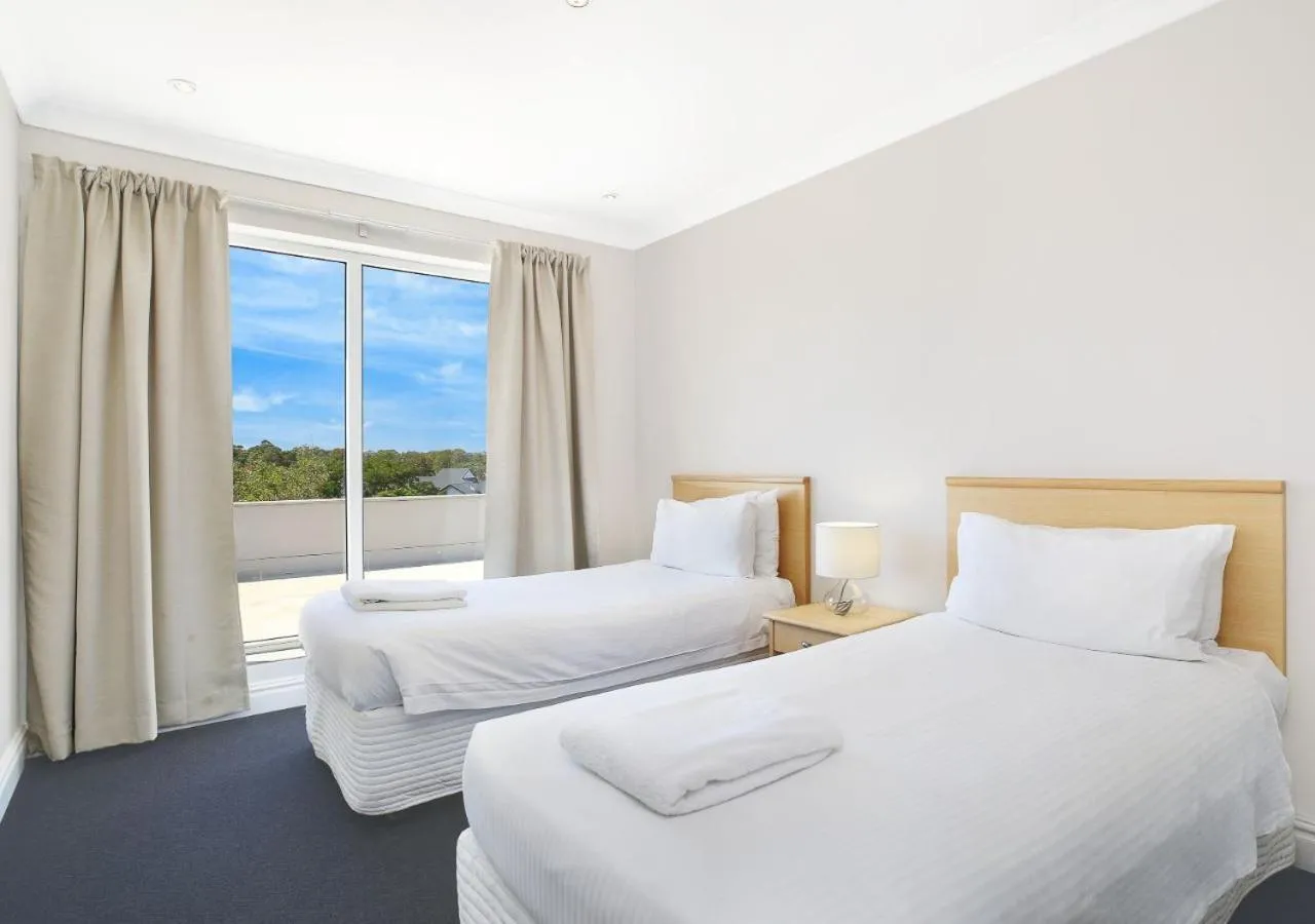Bedroom, Bed in Sydney Airport Suites