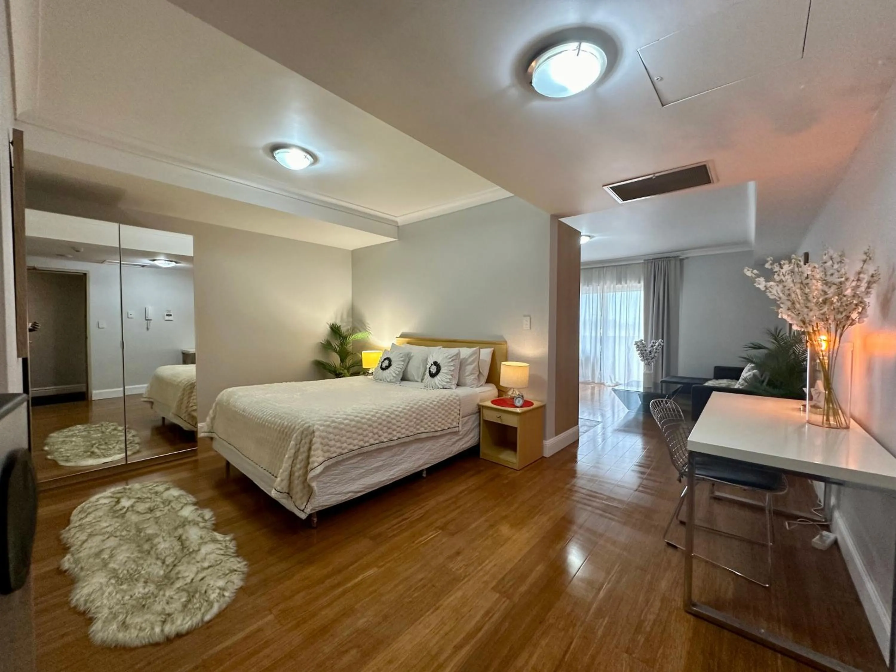 Bed in Sydney Airport Suites