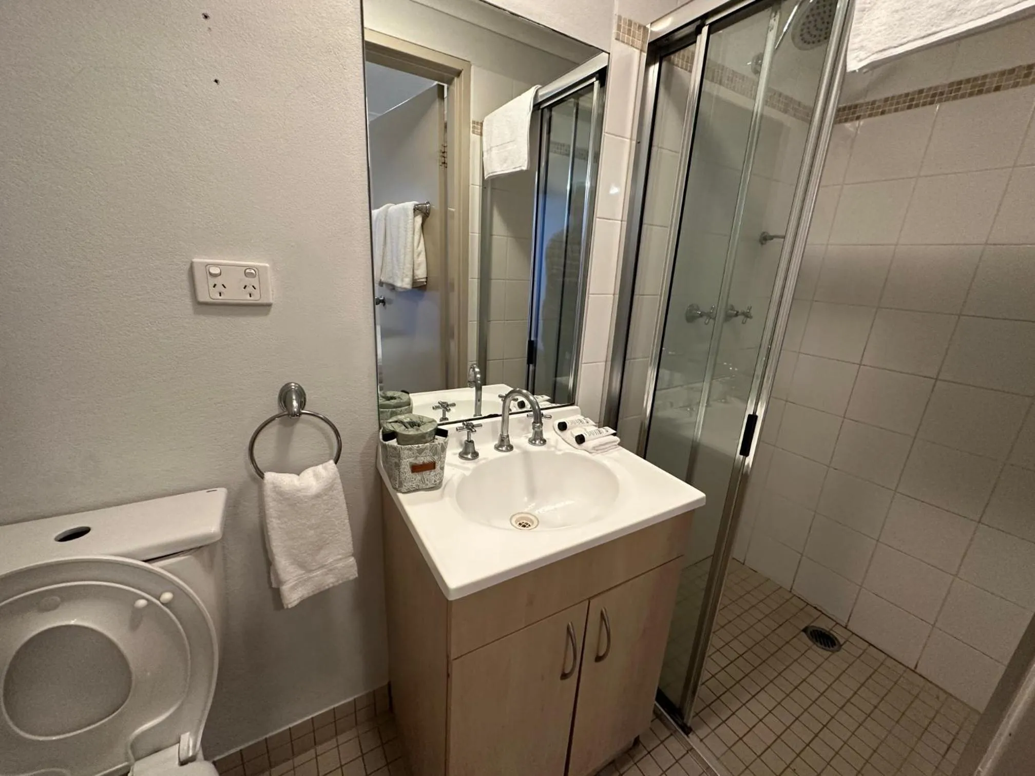 Bathroom in Sydney Airport Suites