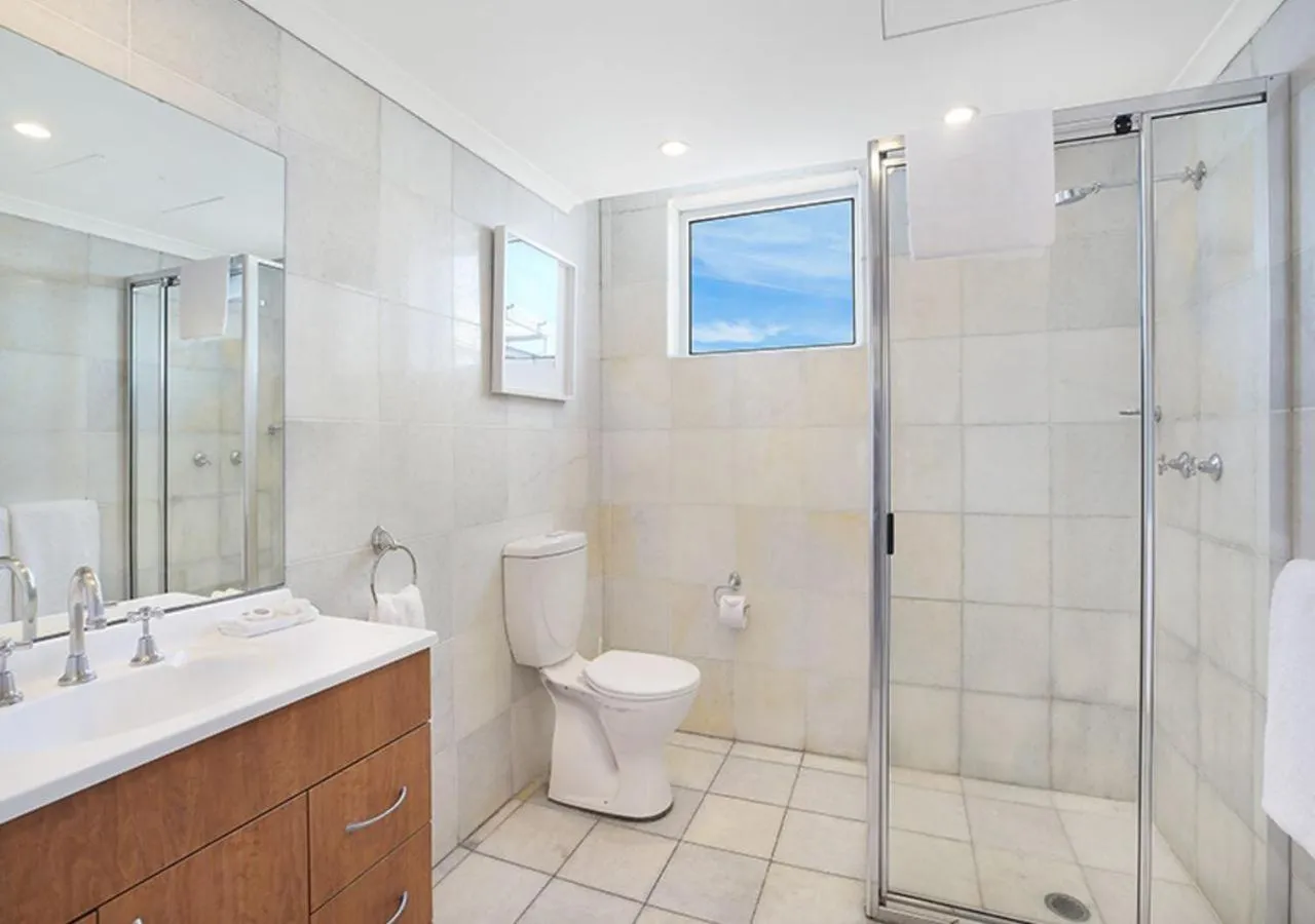 Bathroom in Sydney Airport Suites