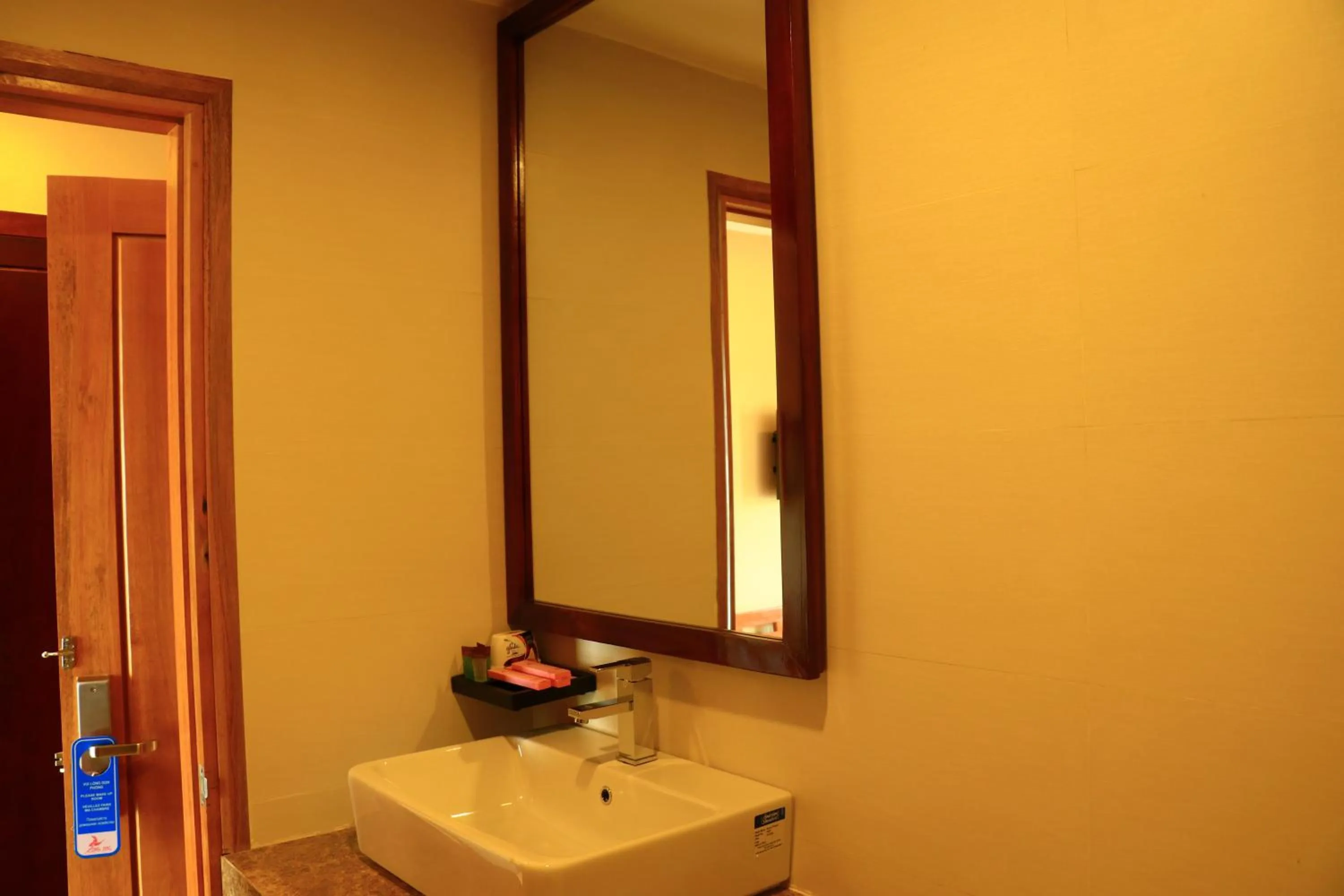 Bathroom in Hồng Hạc Hotel