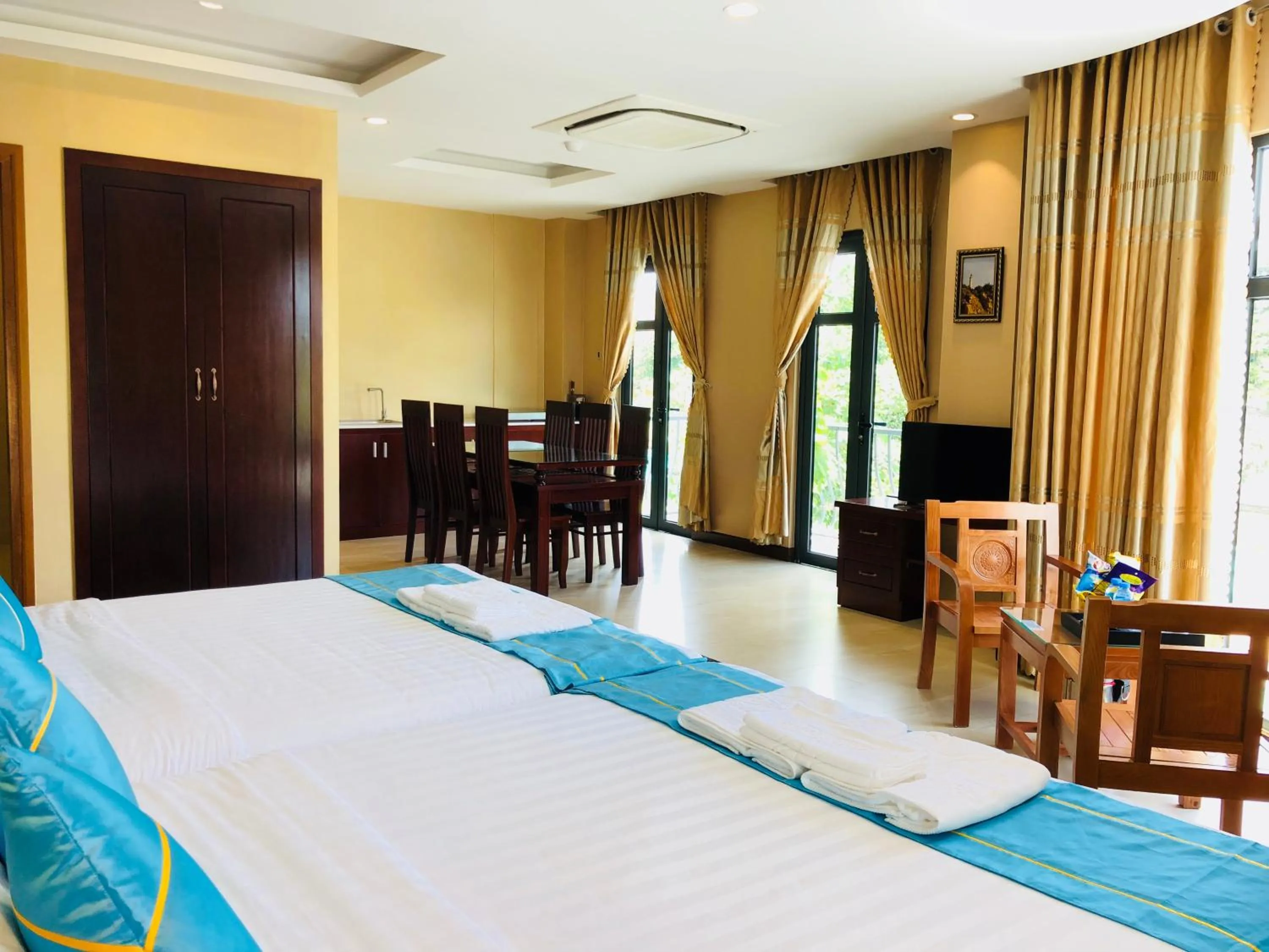 Bed in Hồng Hạc Hotel