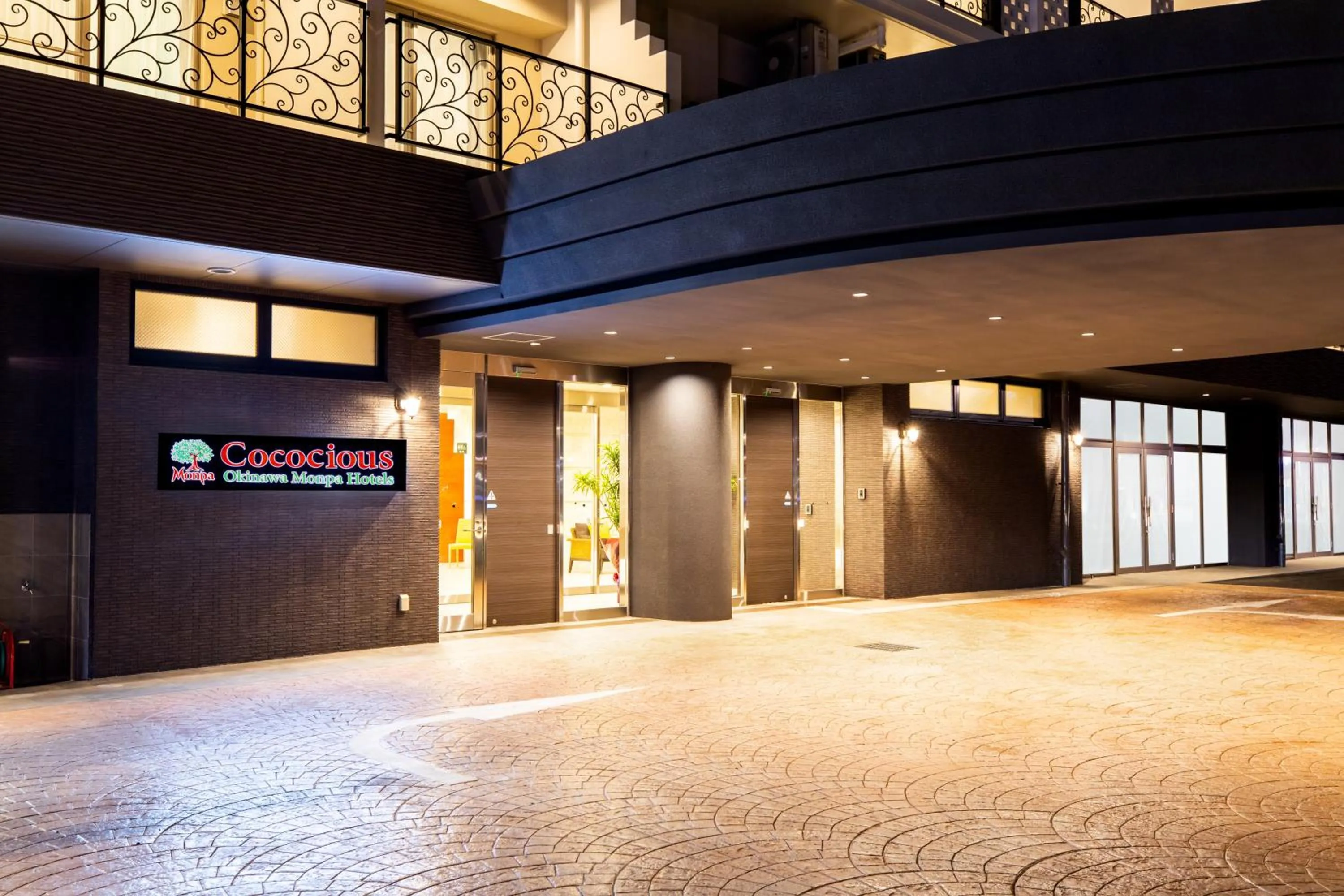 Facade/entrance in Cococious Monpa