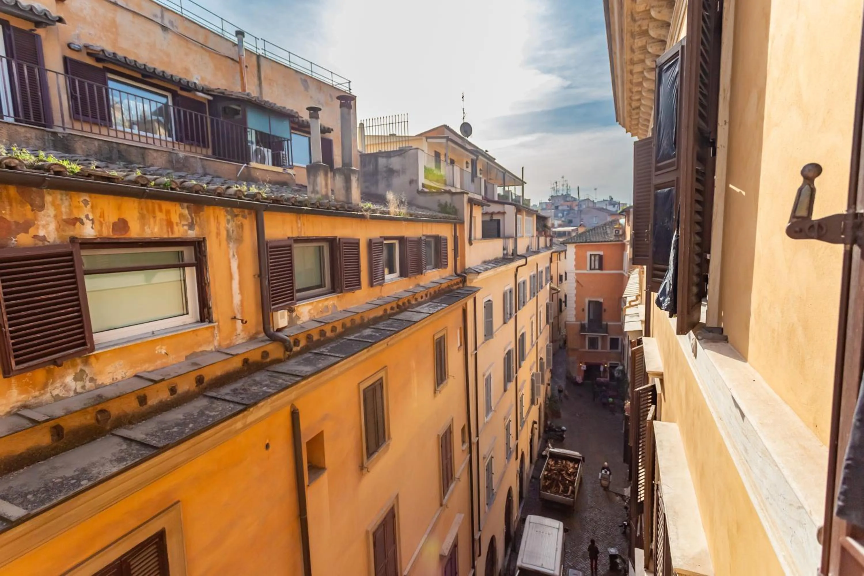 Street view in Daplace - La Mongolfiera Rooms in Navona