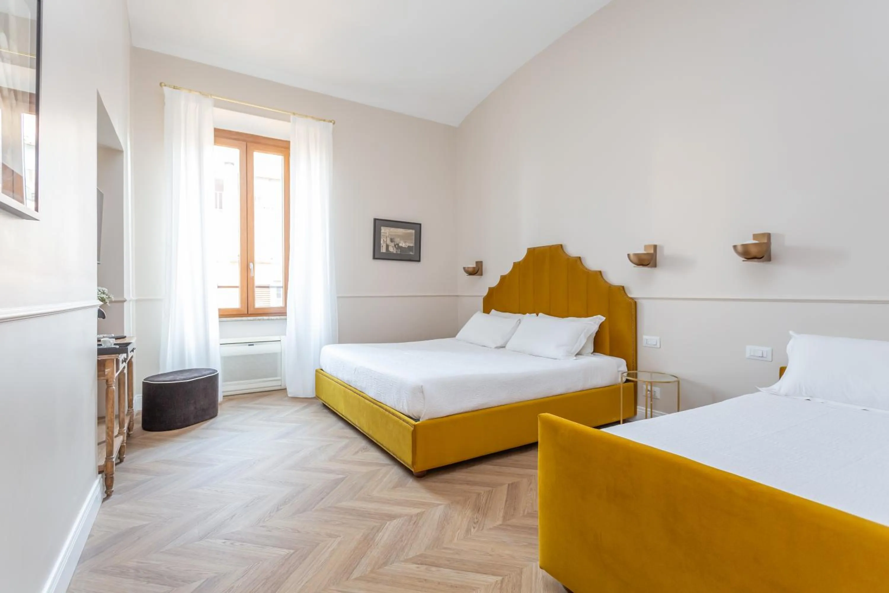 Photo of the whole room, Bed in Daplace - La Mongolfiera Rooms in Navona