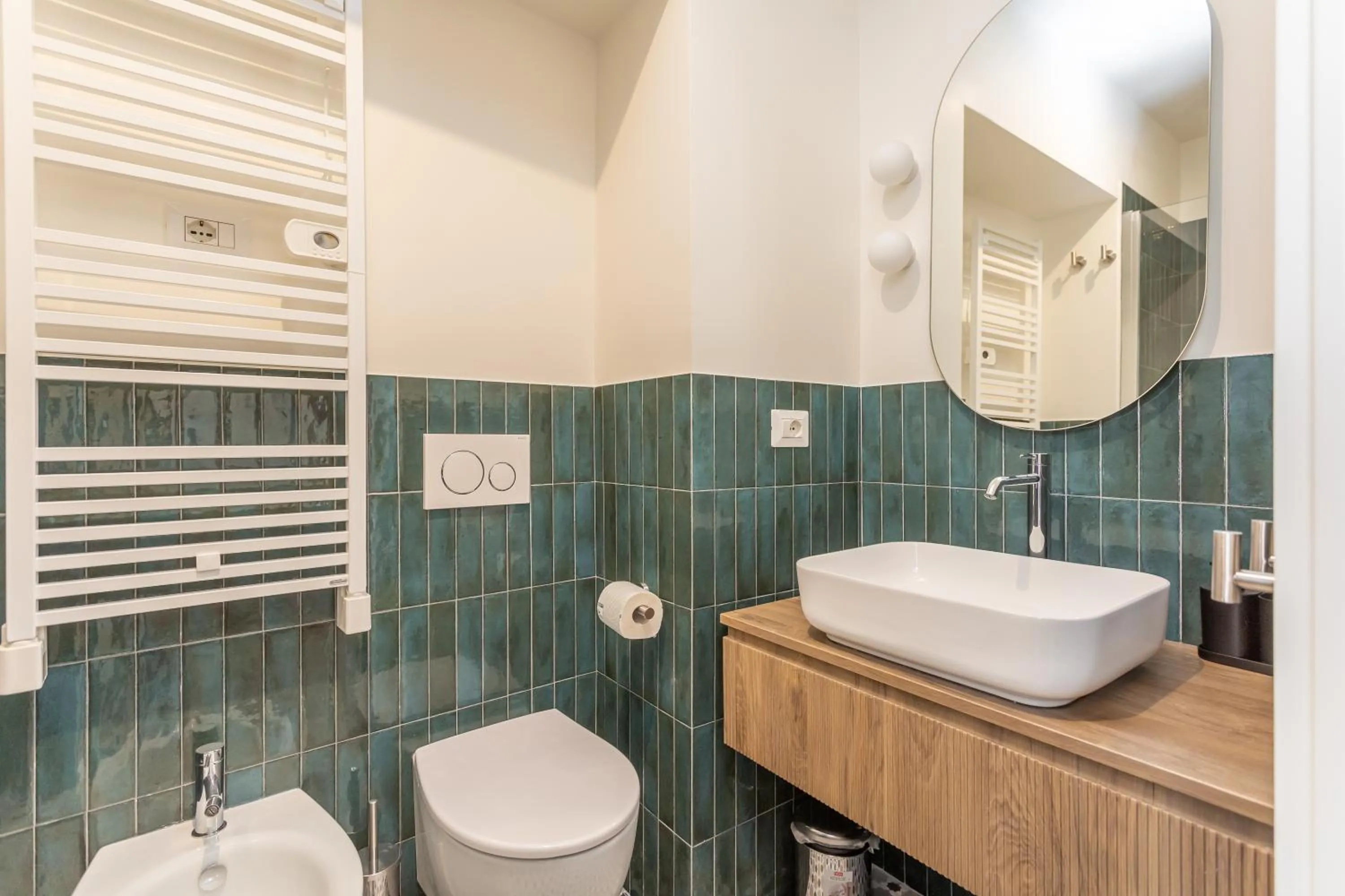 Shower in Daplace - La Mongolfiera Rooms in Navona